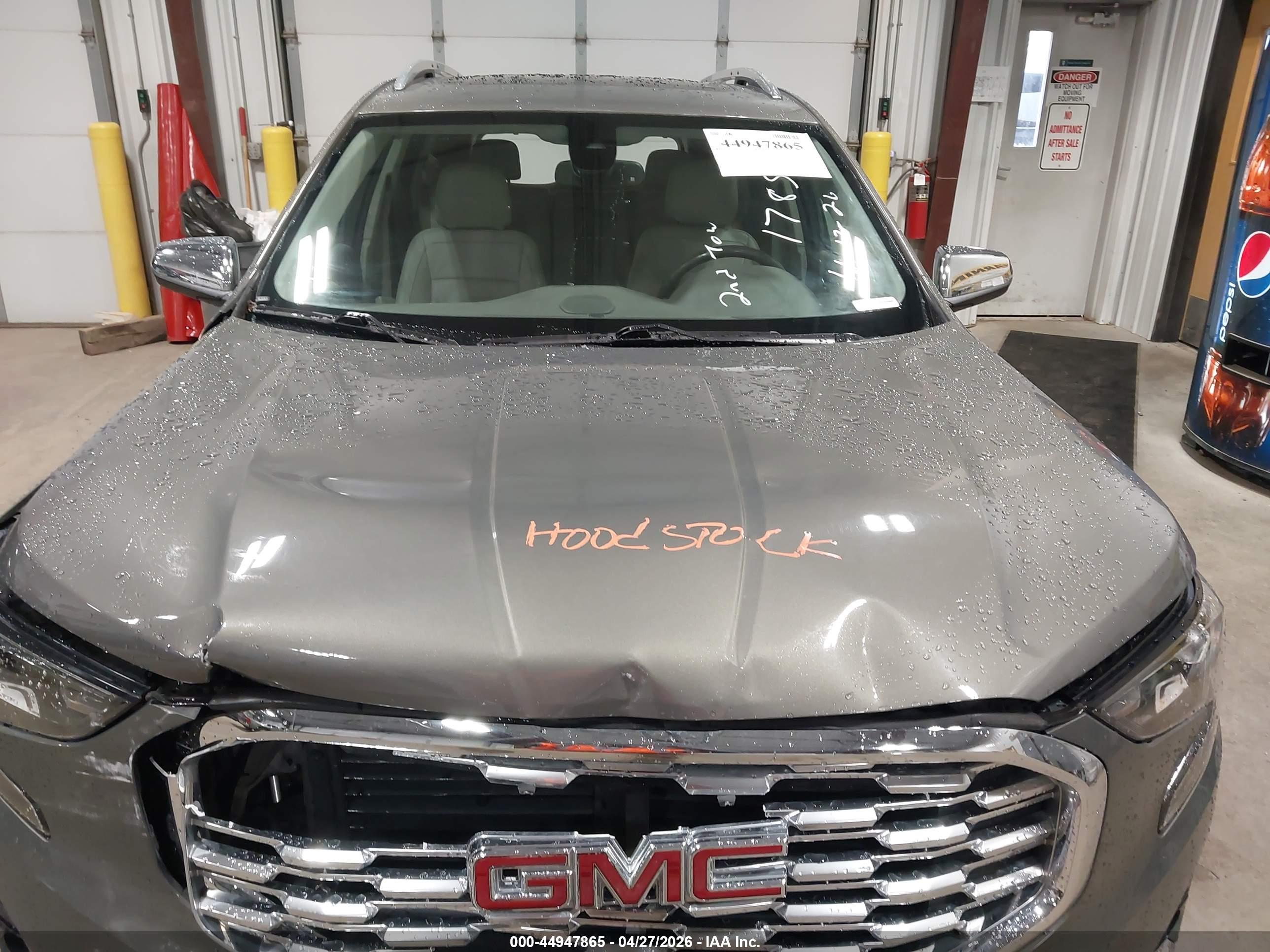 GMC TERRAIN image 10