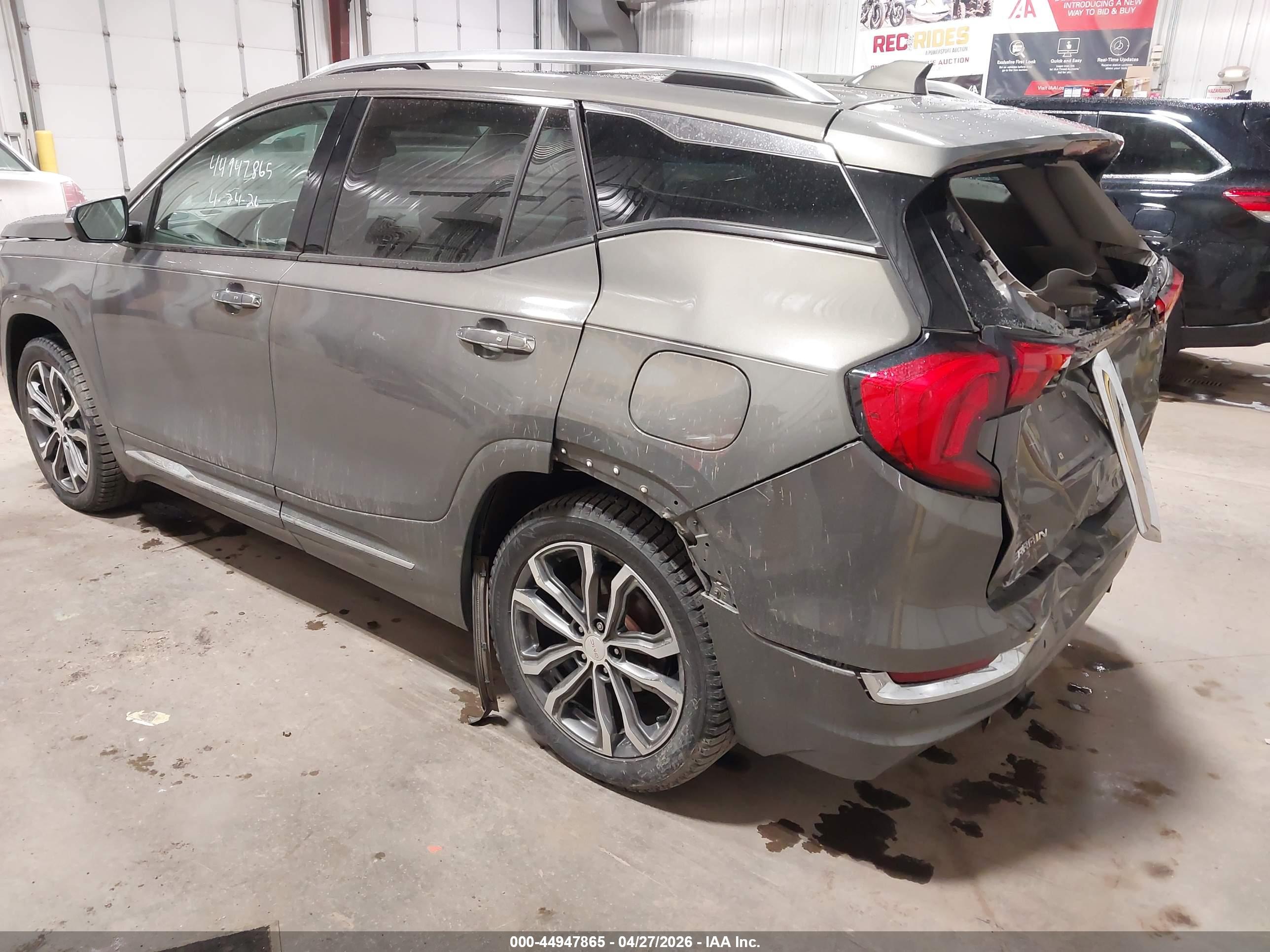GMC TERRAIN image 3