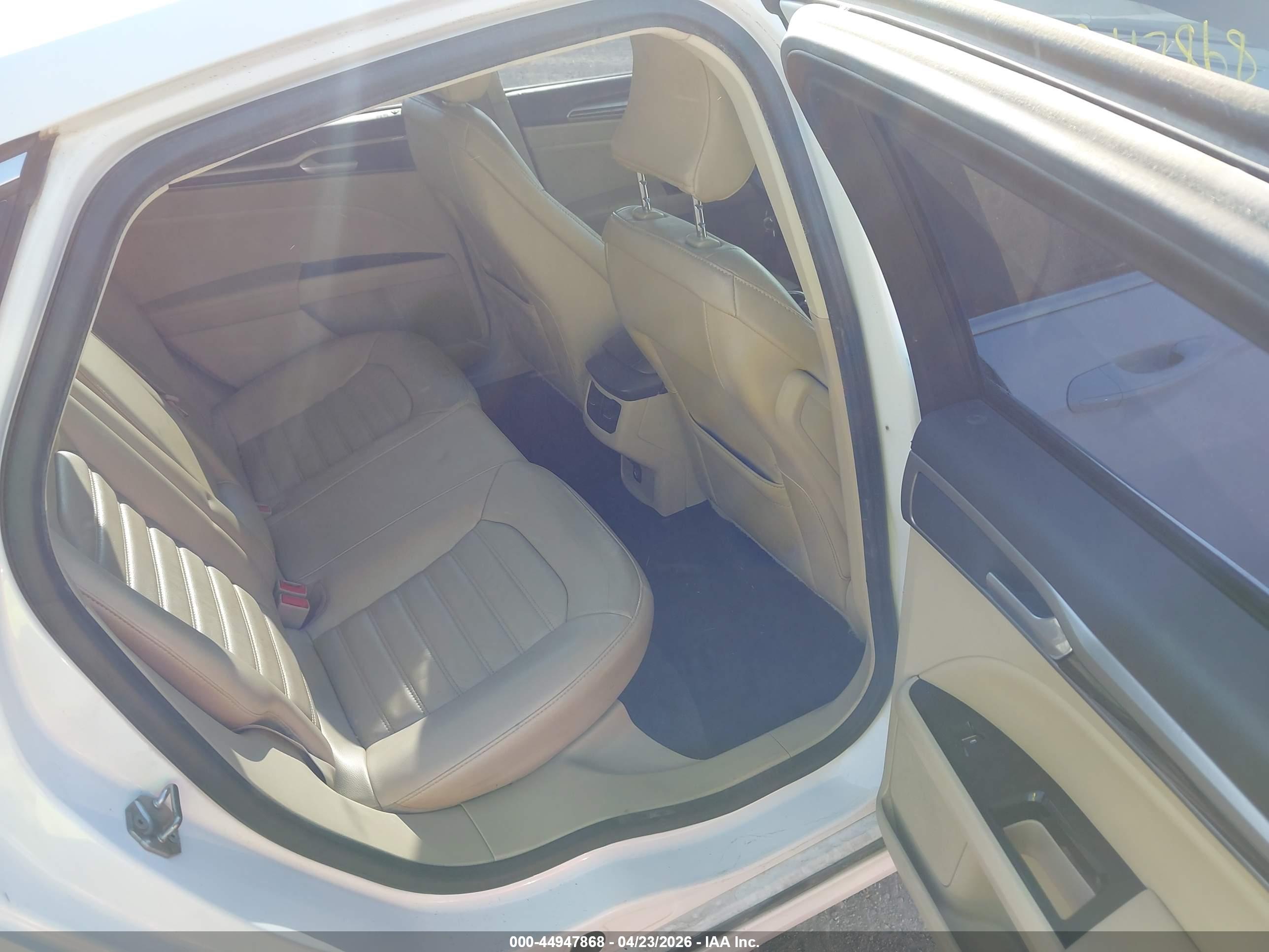 FORD FUSION image 8