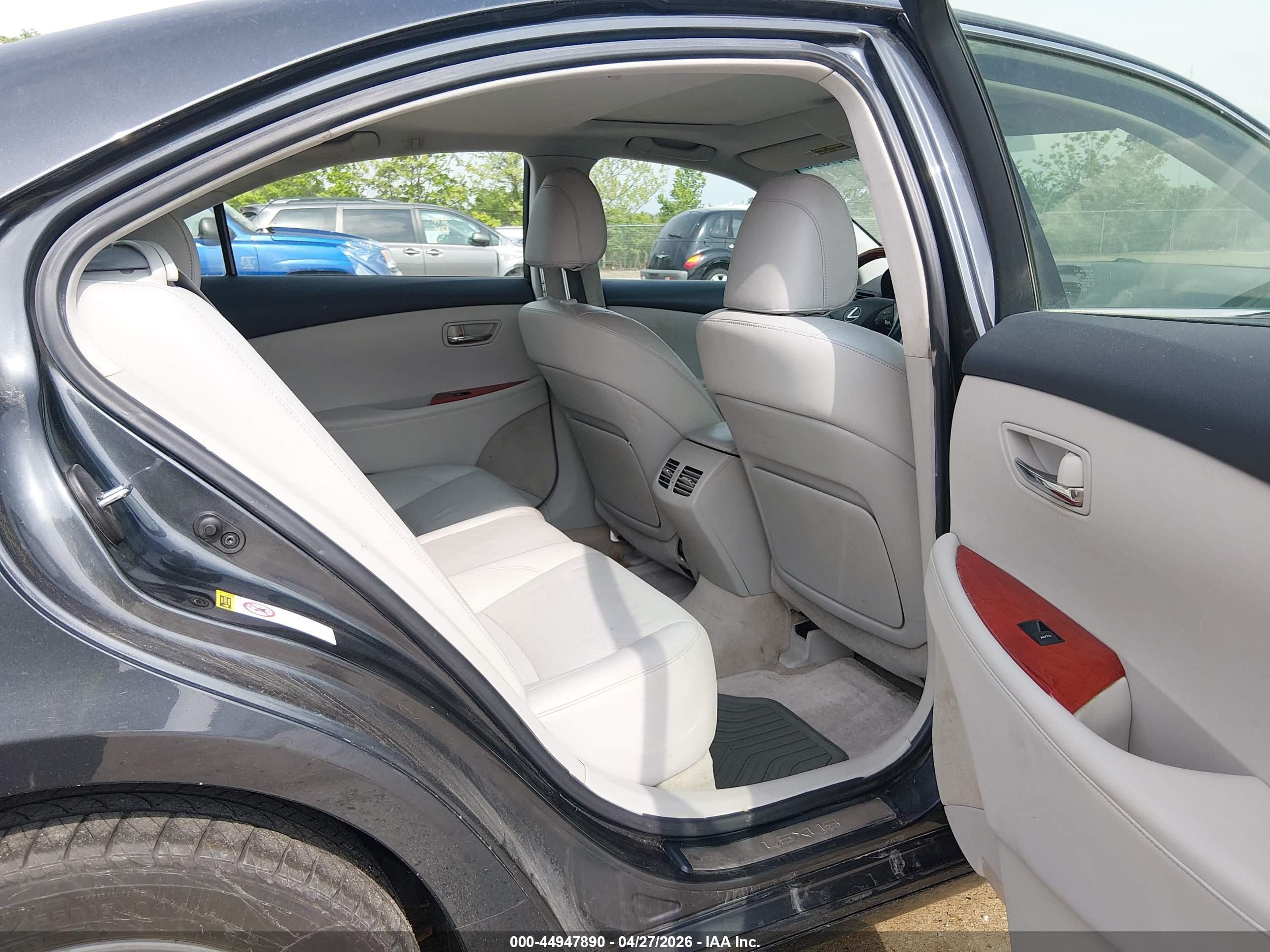 LEXUS ES image 8