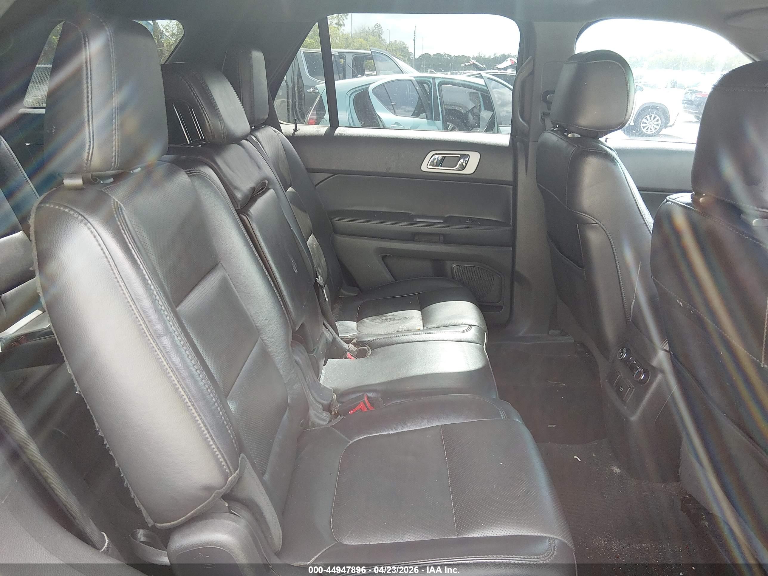 FORD EXPLORER image 8