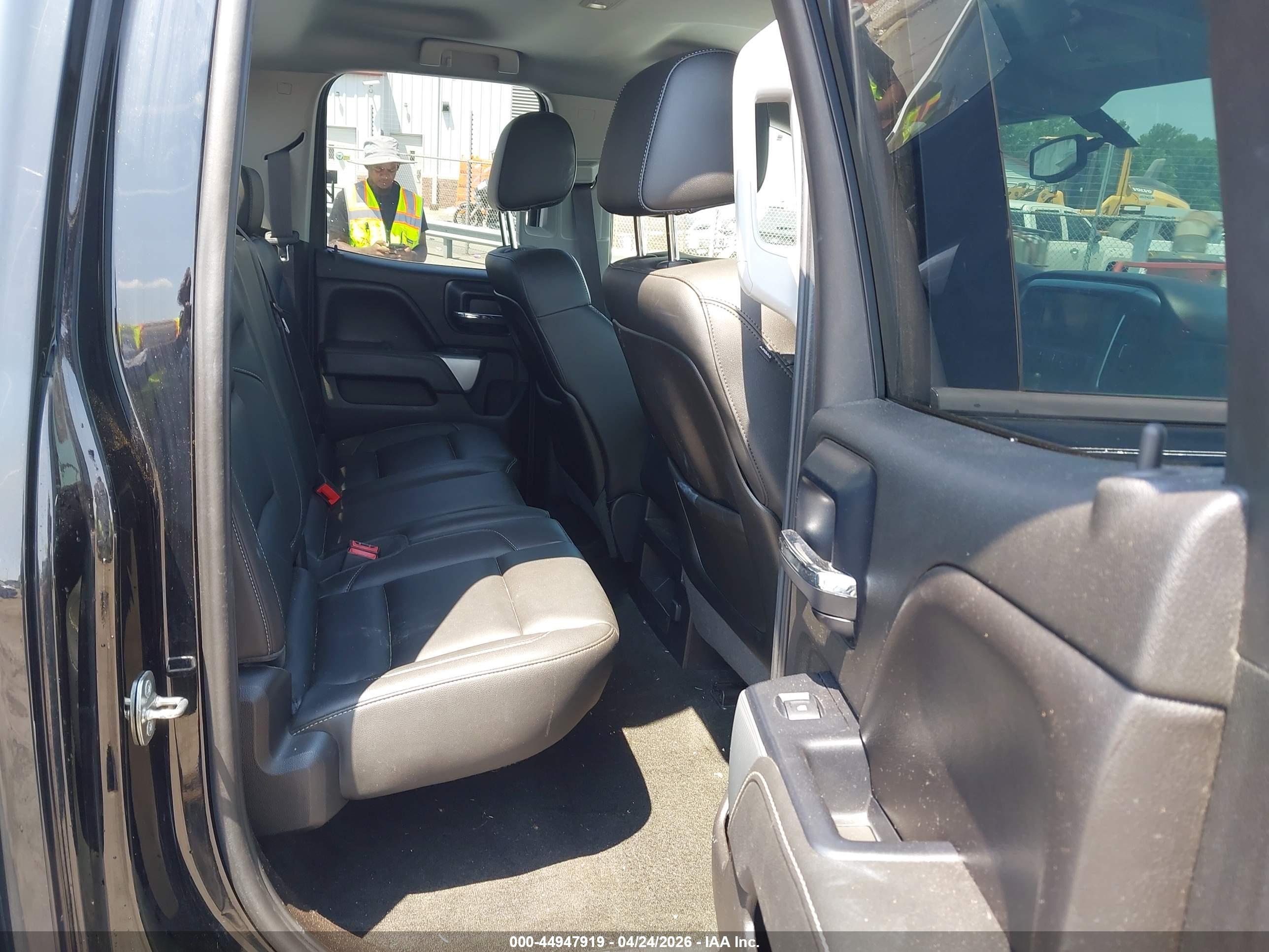 CHEVROLET SILVERADO image 8