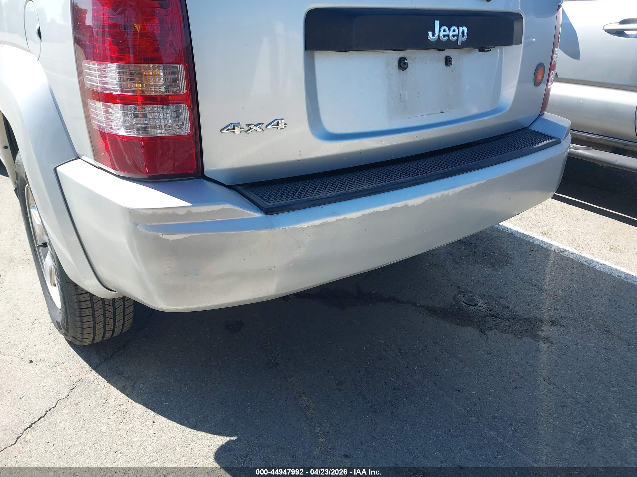 JEEP LIBERTY image 6