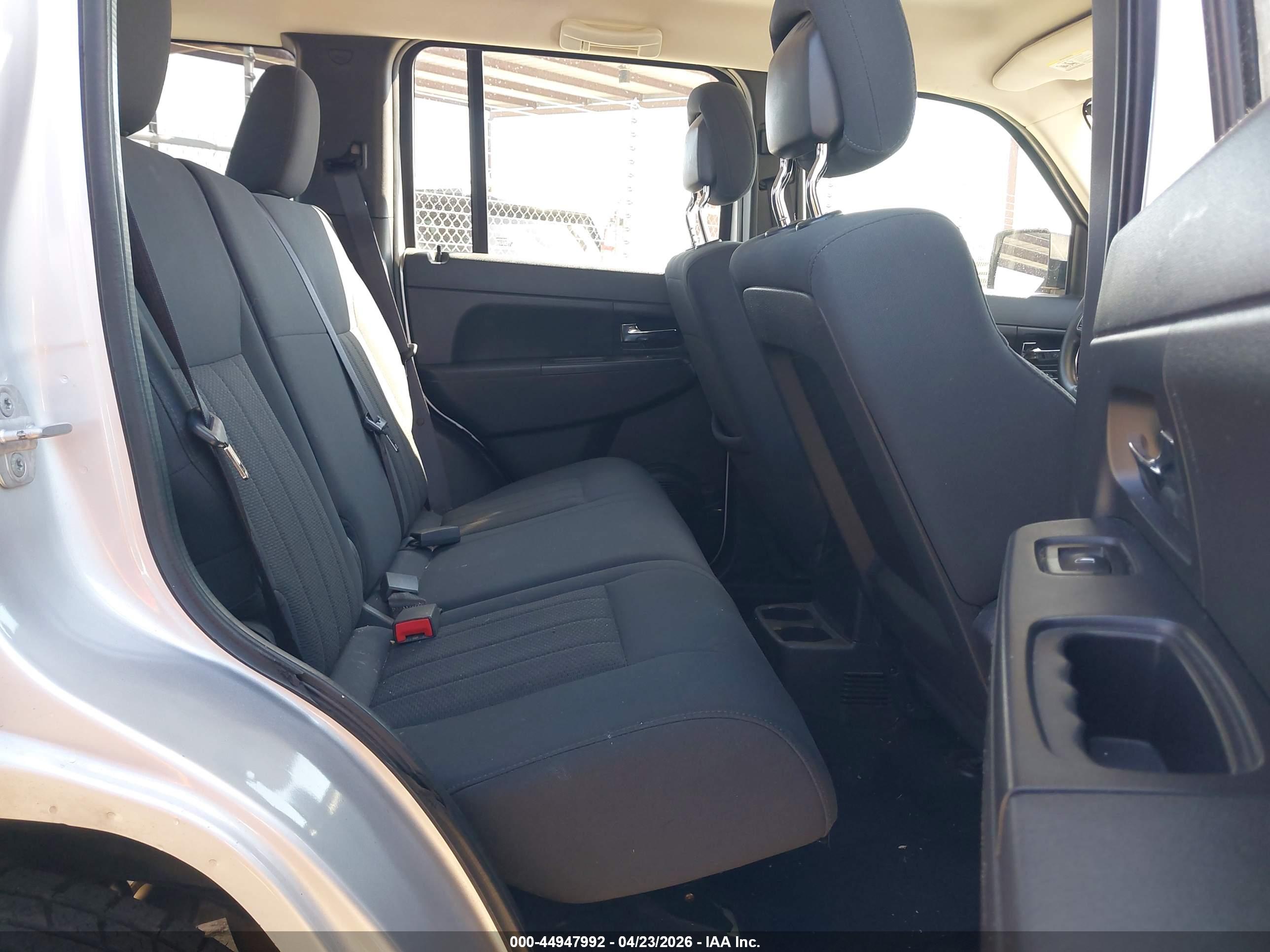 JEEP LIBERTY image 8