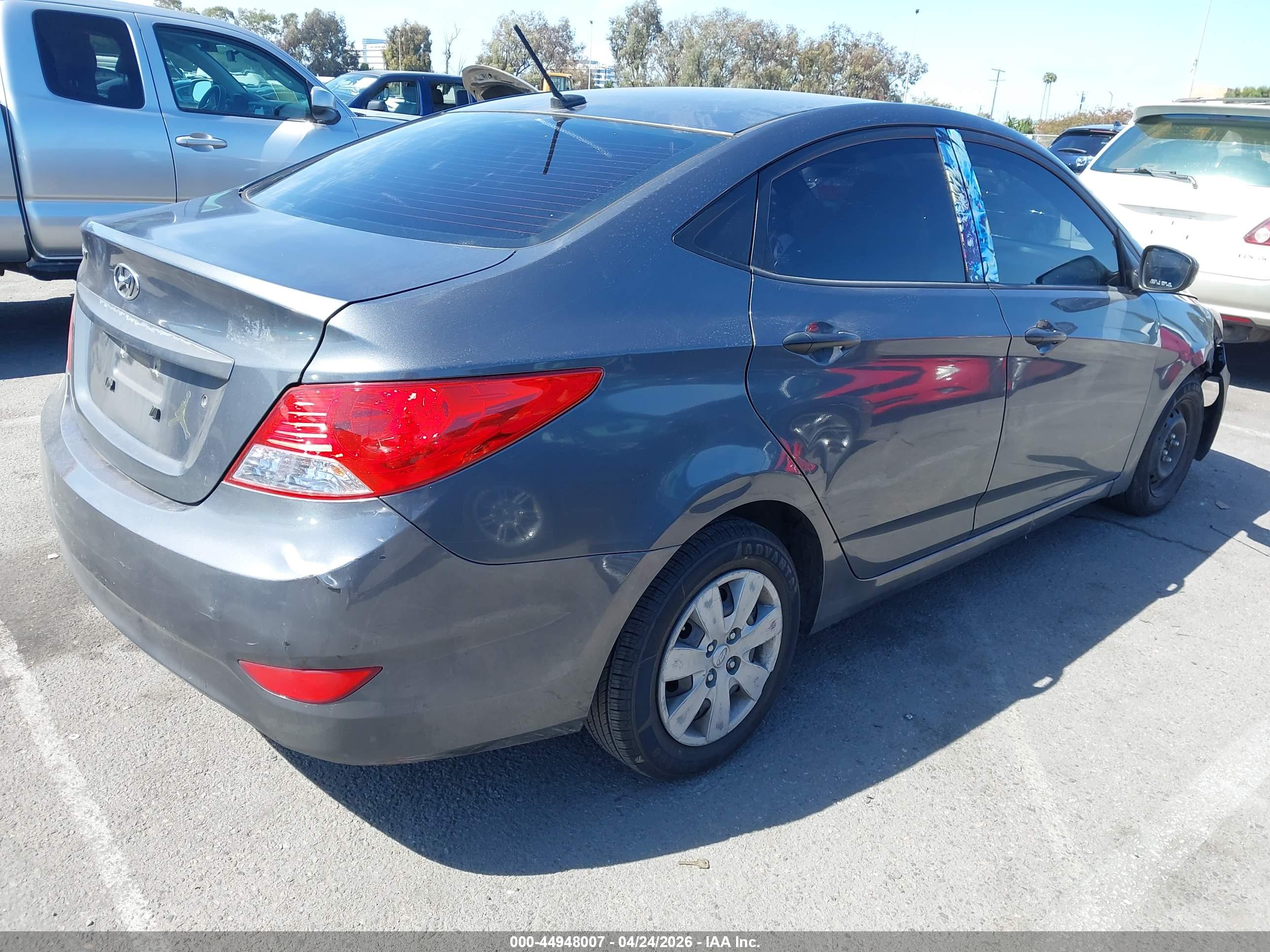 HYUNDAI ACCENT image 4