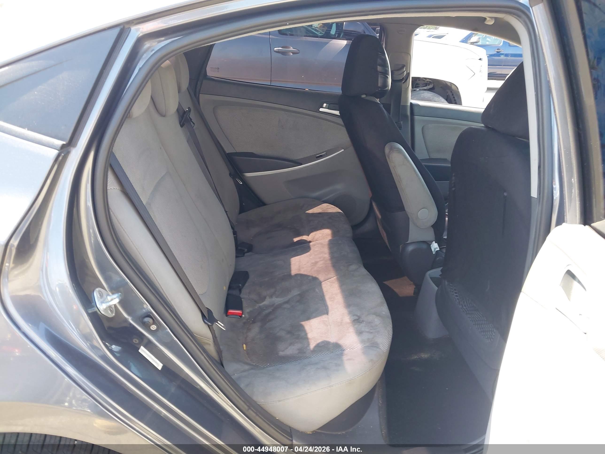 HYUNDAI ACCENT image 8