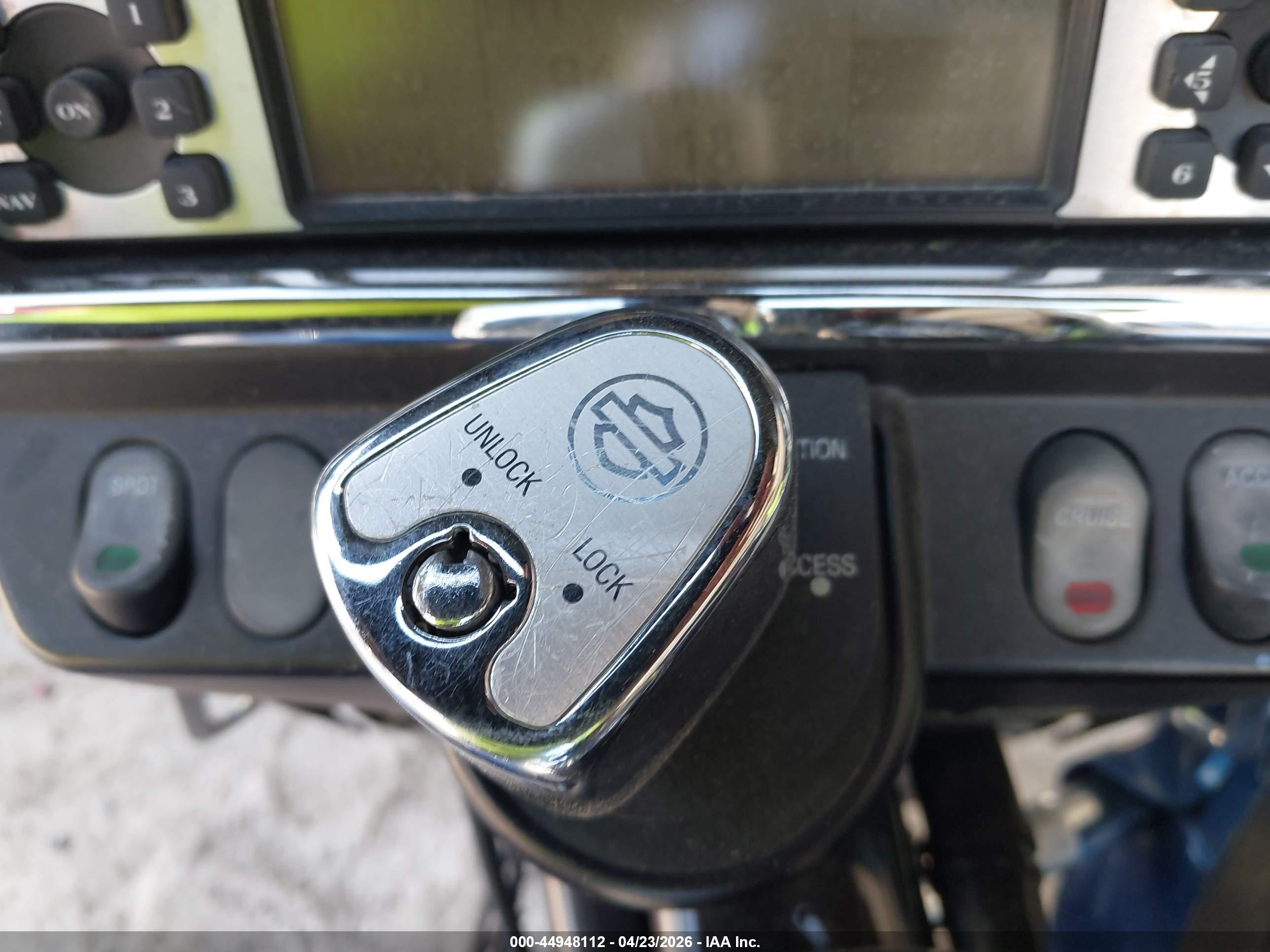 HARLEY-DAVIDSON FLHTC image 11