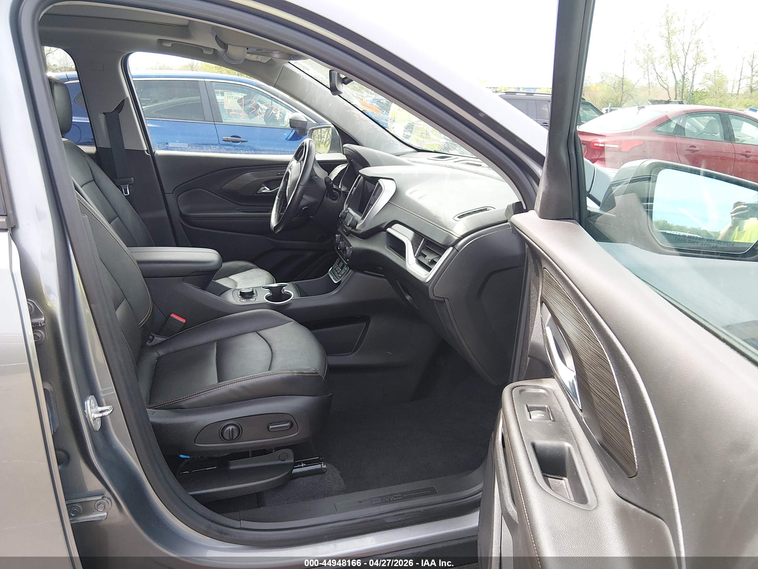 GMC TERRAIN image 5