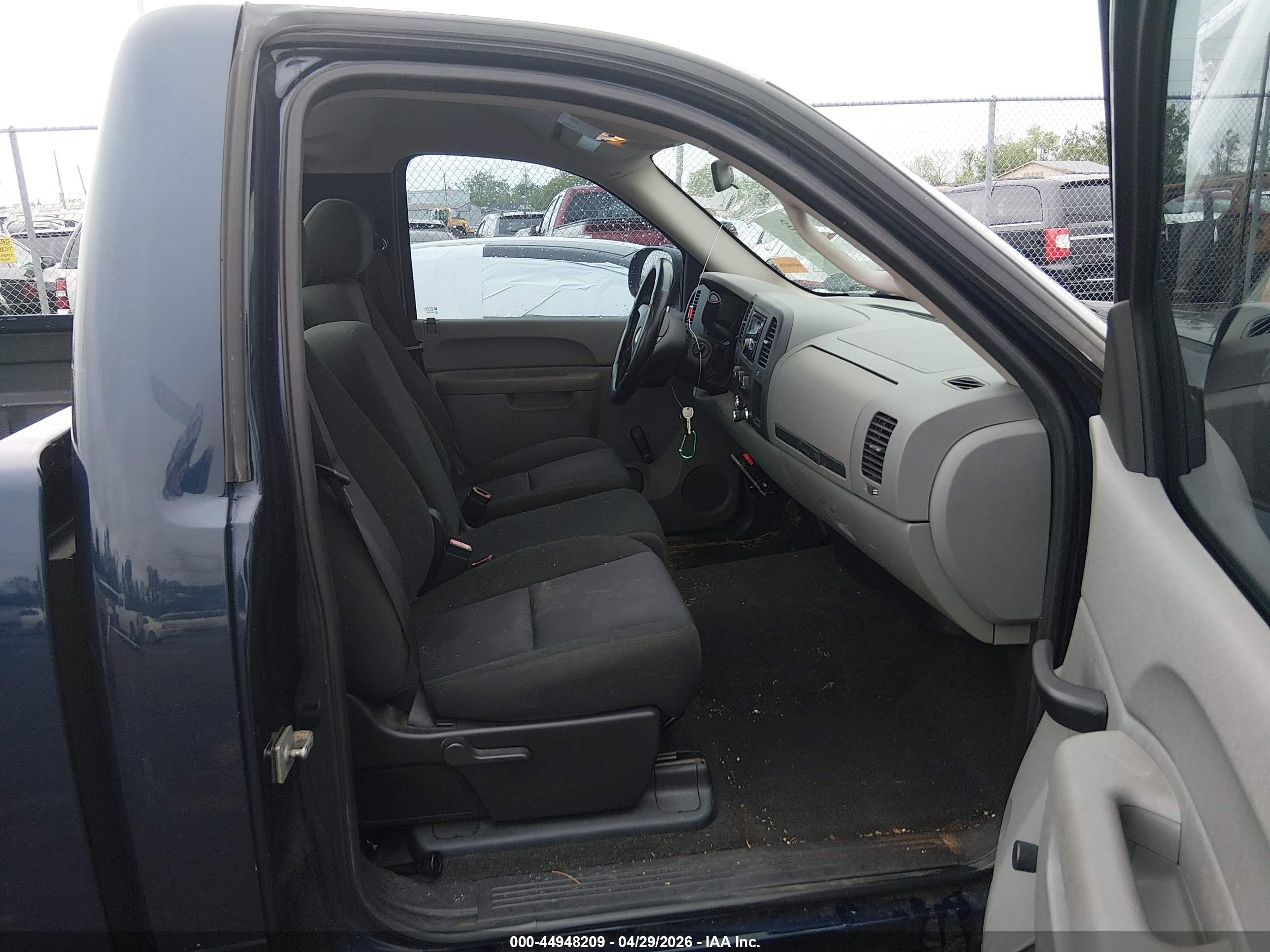 CHEVROLET SILVERADO image 5