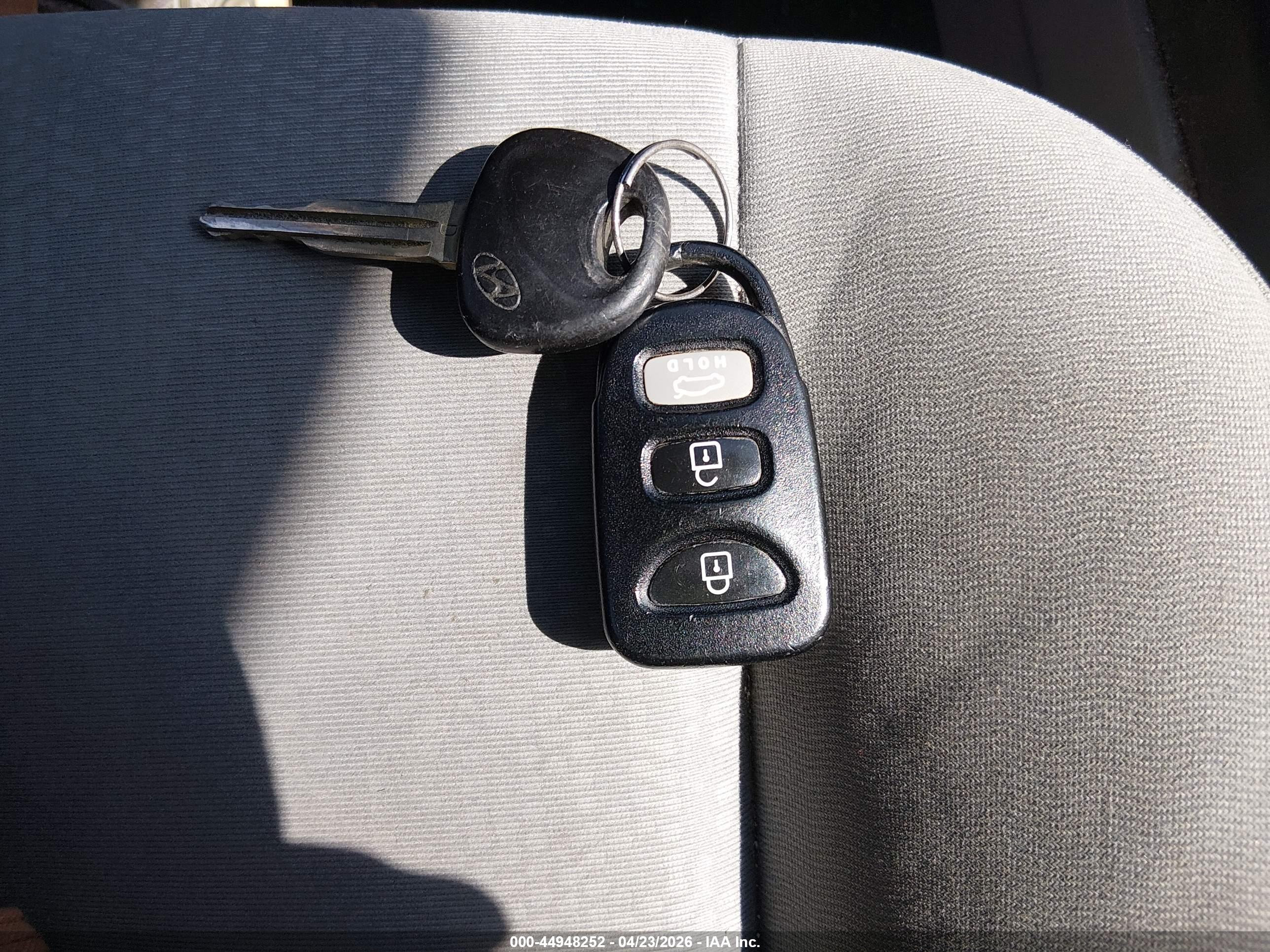 HYUNDAI ELANTRA image 11