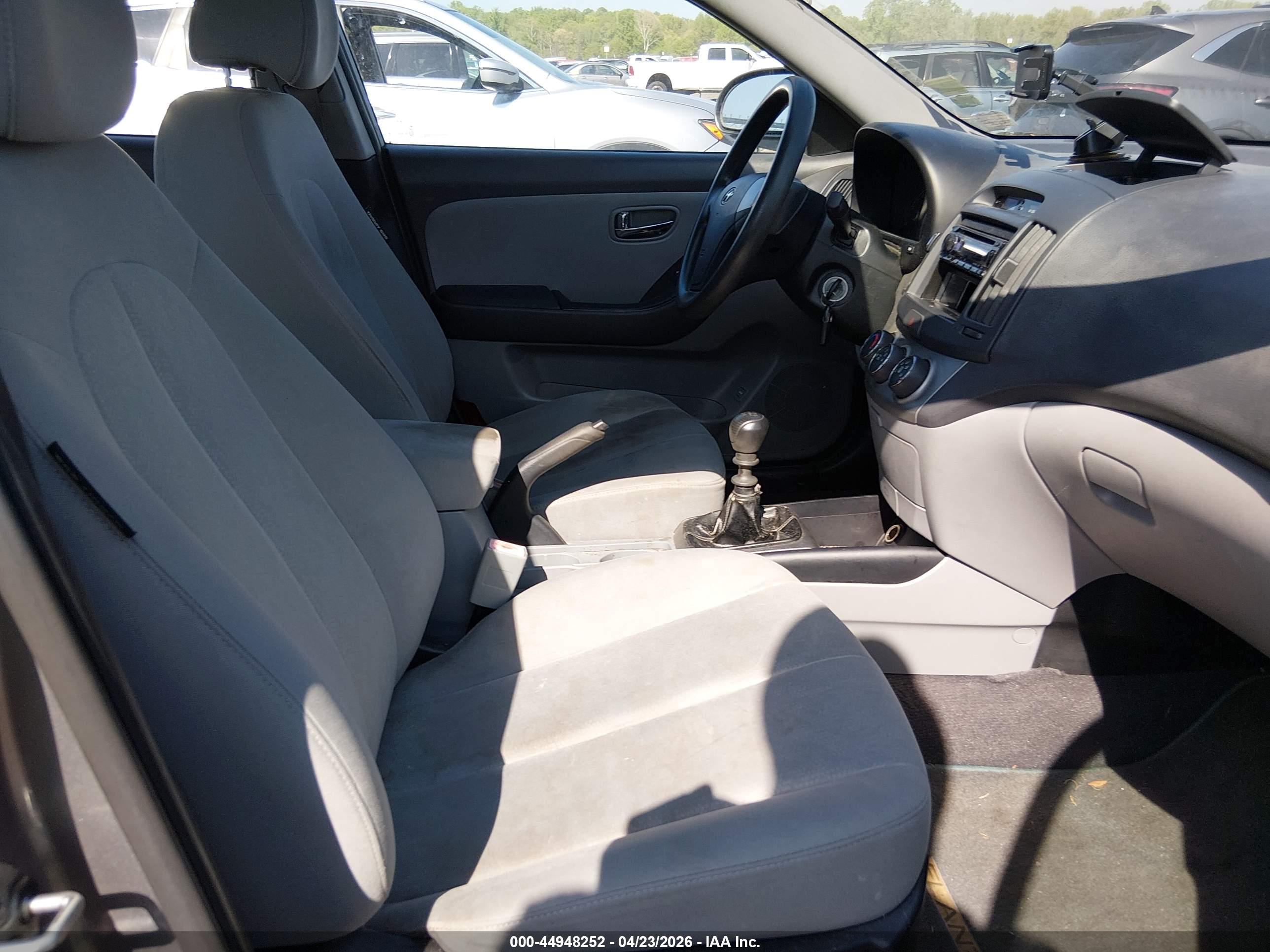 HYUNDAI ELANTRA image 5