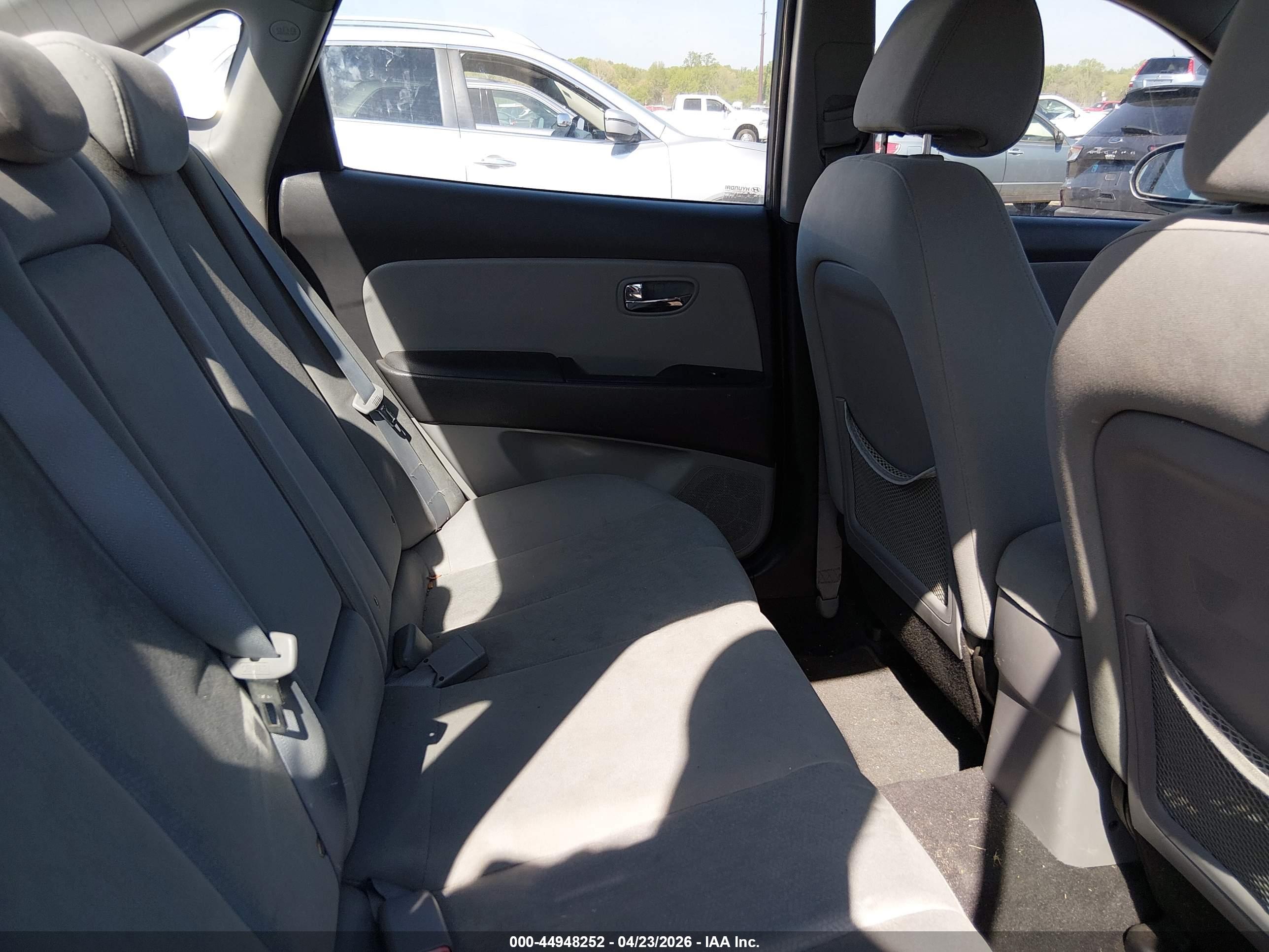 HYUNDAI ELANTRA image 8