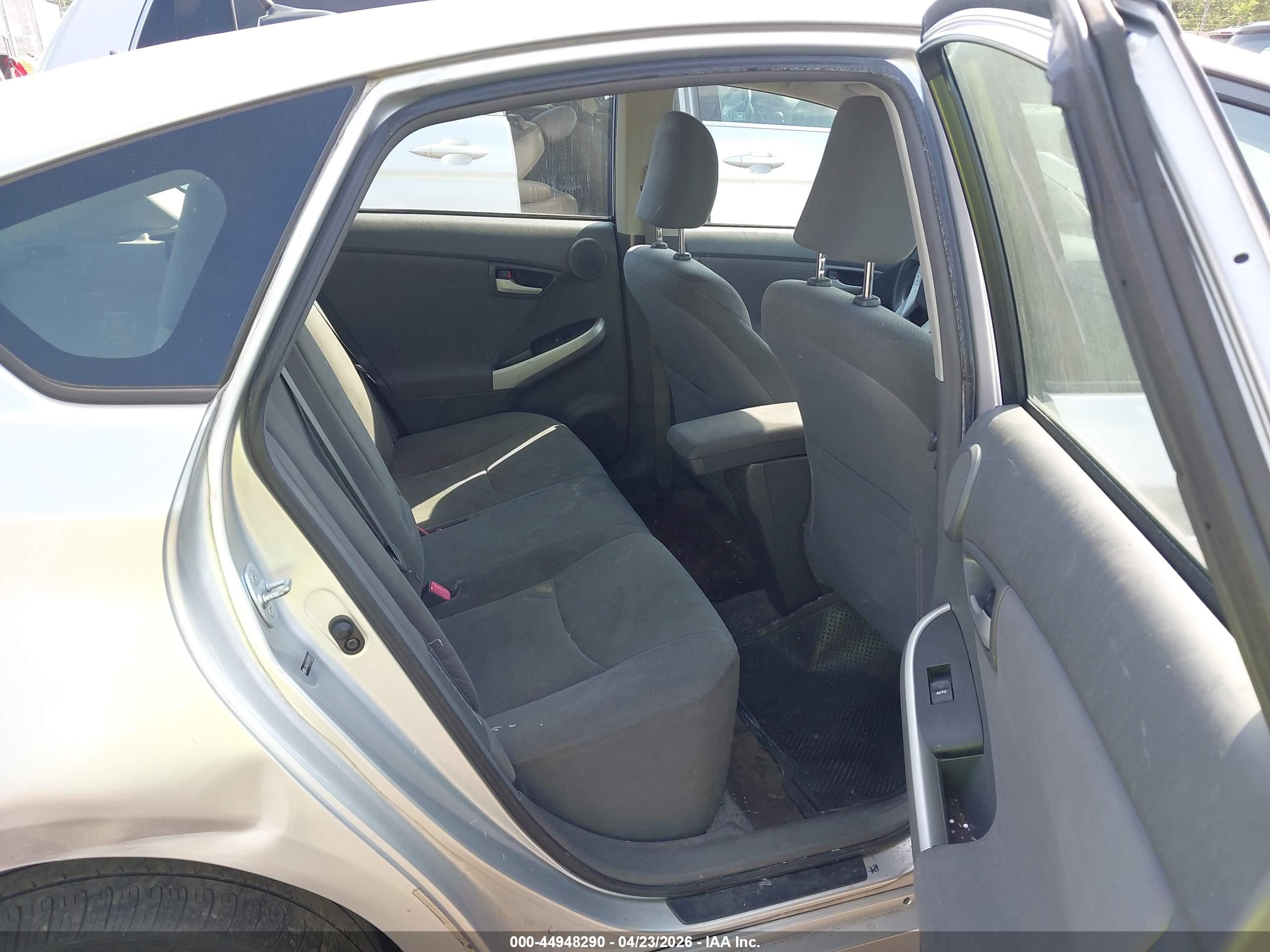 TOYOTA PRIUS image 8