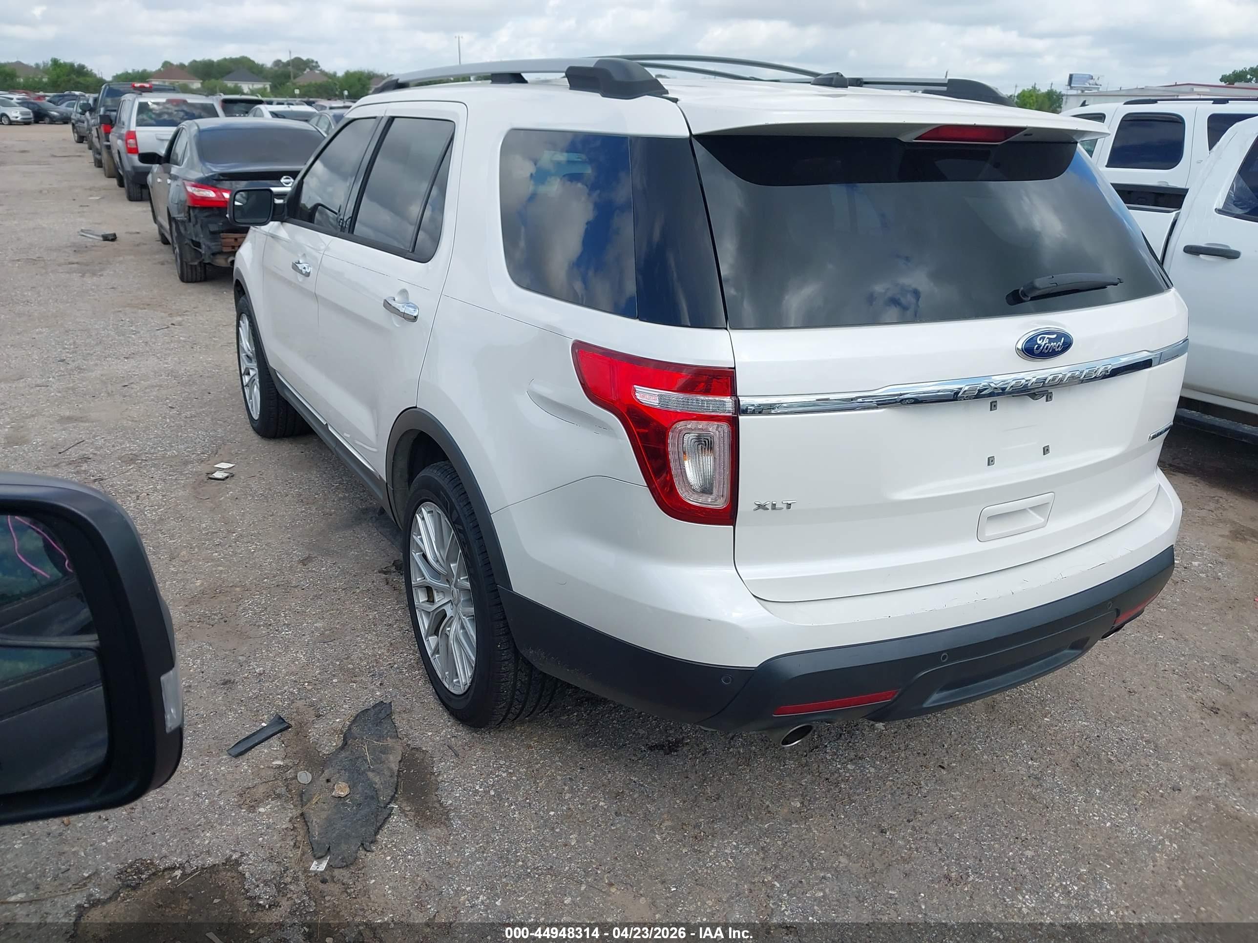 FORD EXPLORER image 3