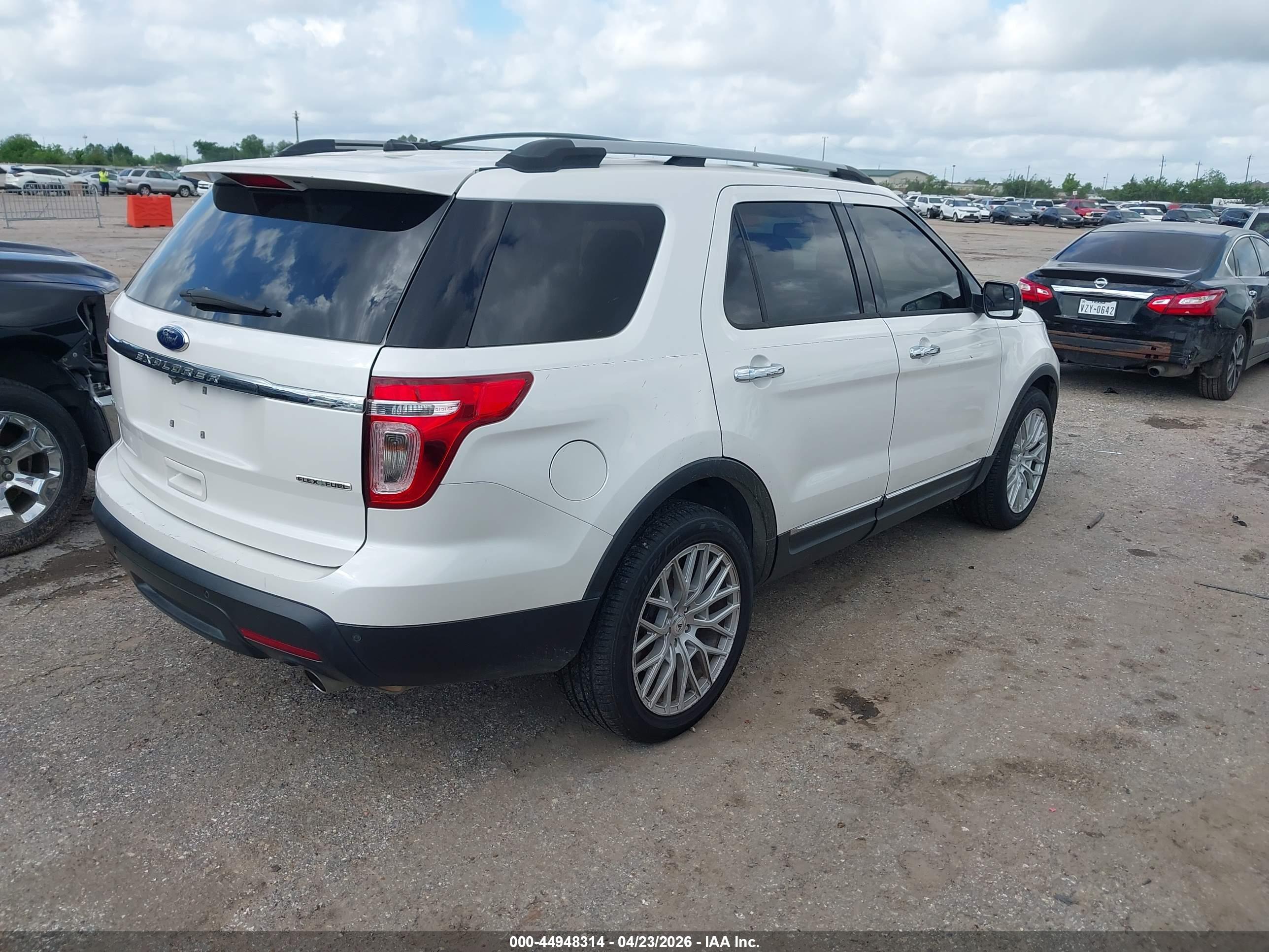 FORD EXPLORER image 4