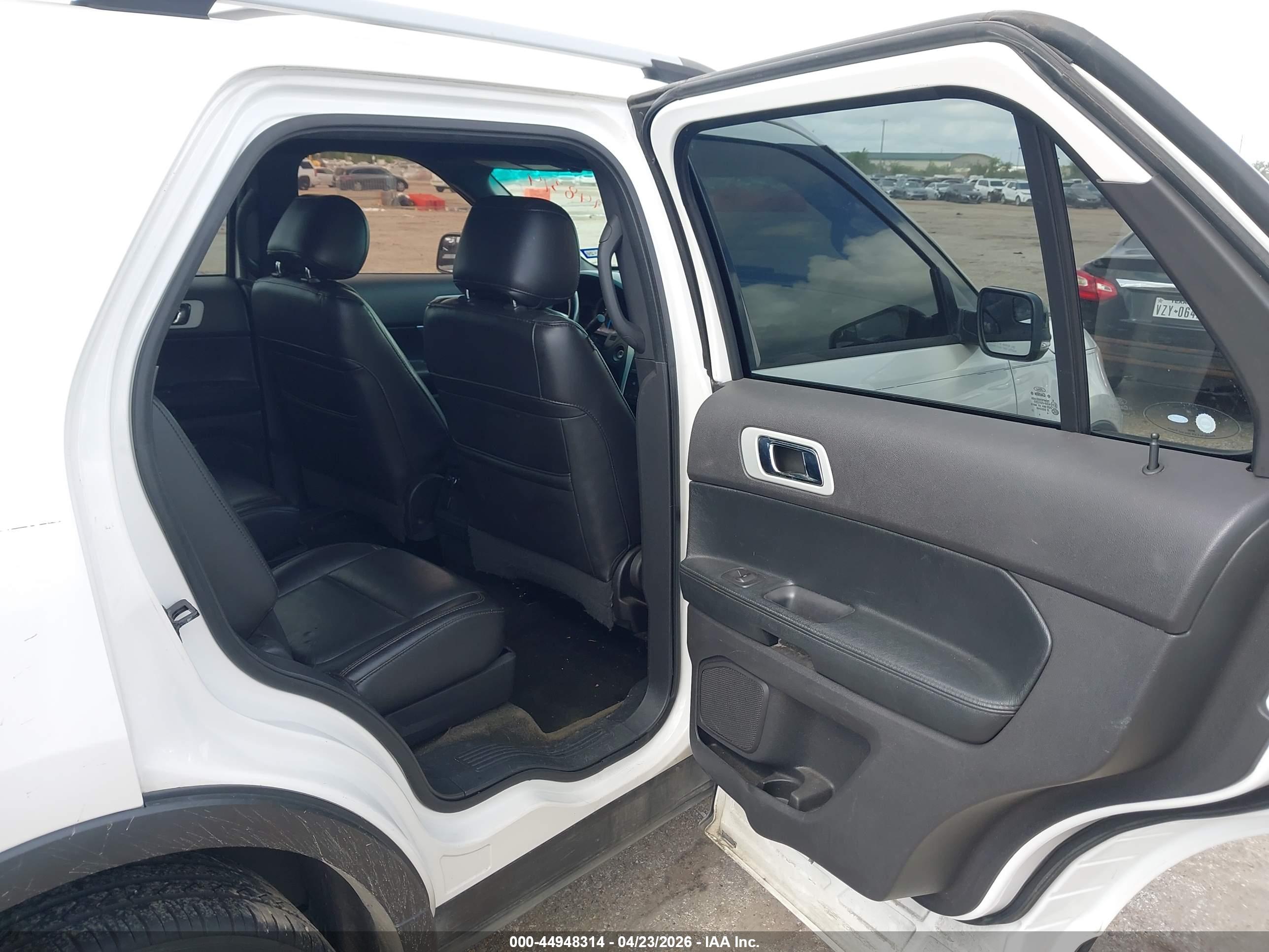 FORD EXPLORER image 8