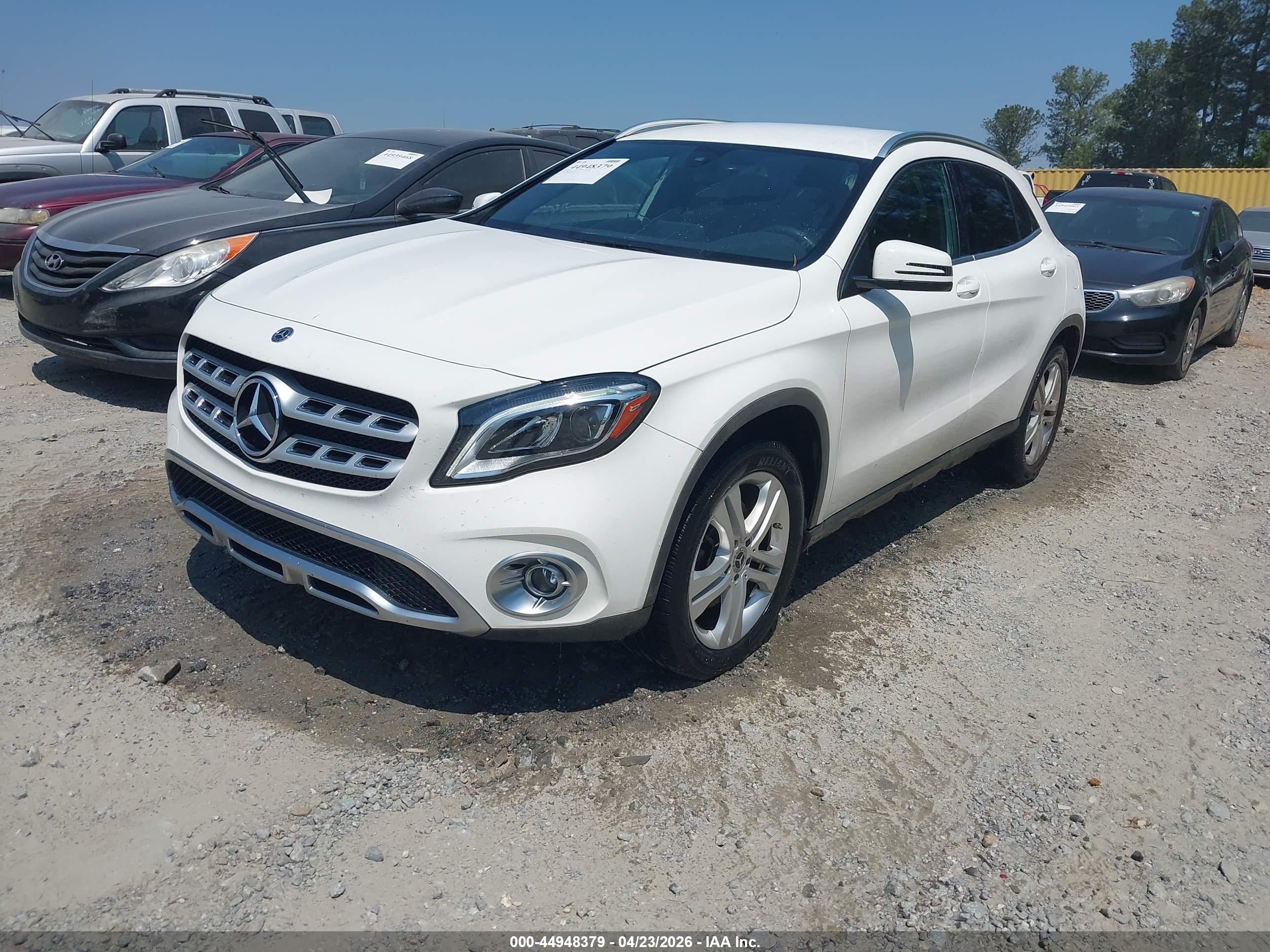 MERCEDES-BENZ GLA image 2