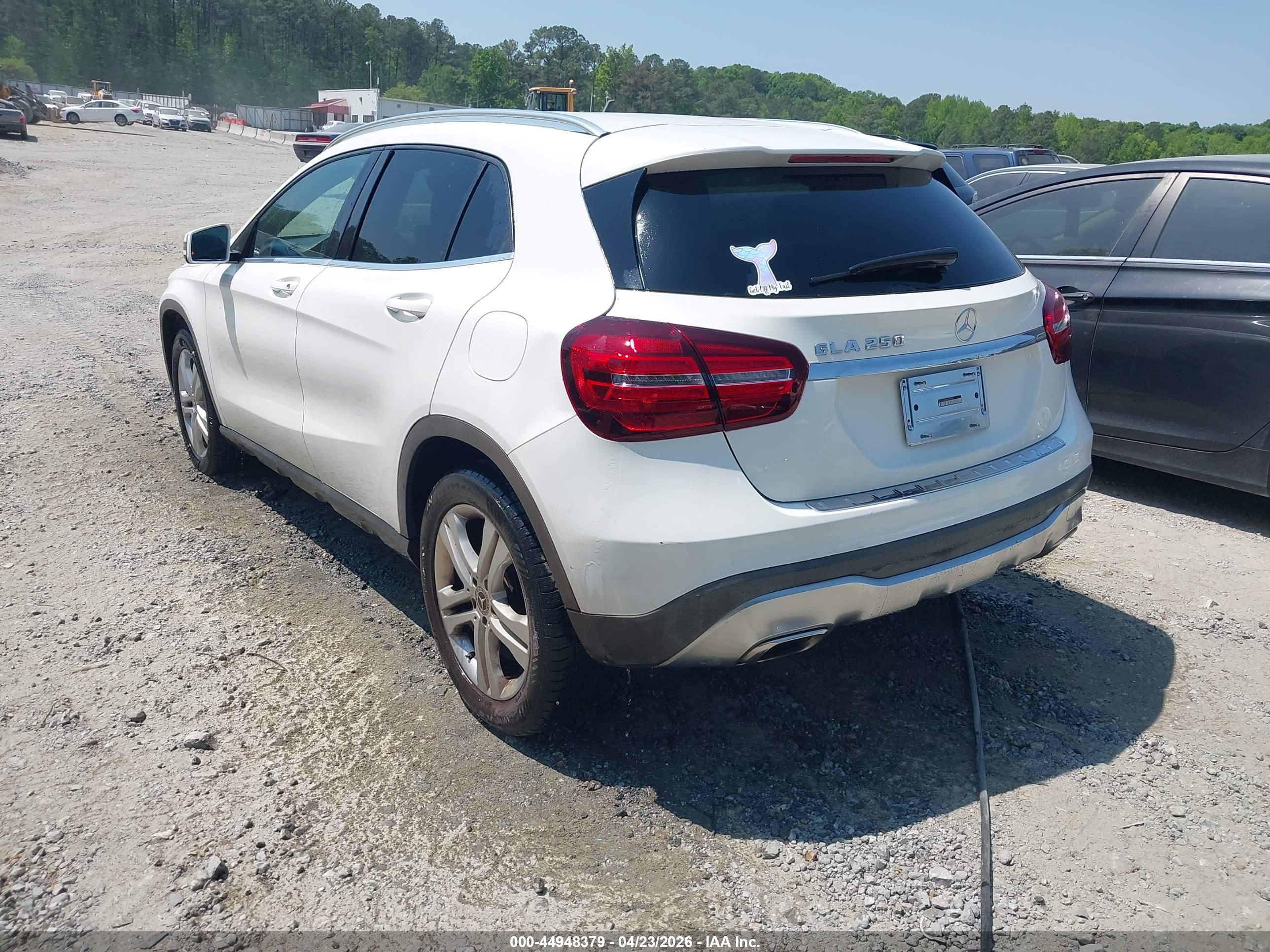 MERCEDES-BENZ GLA image 3