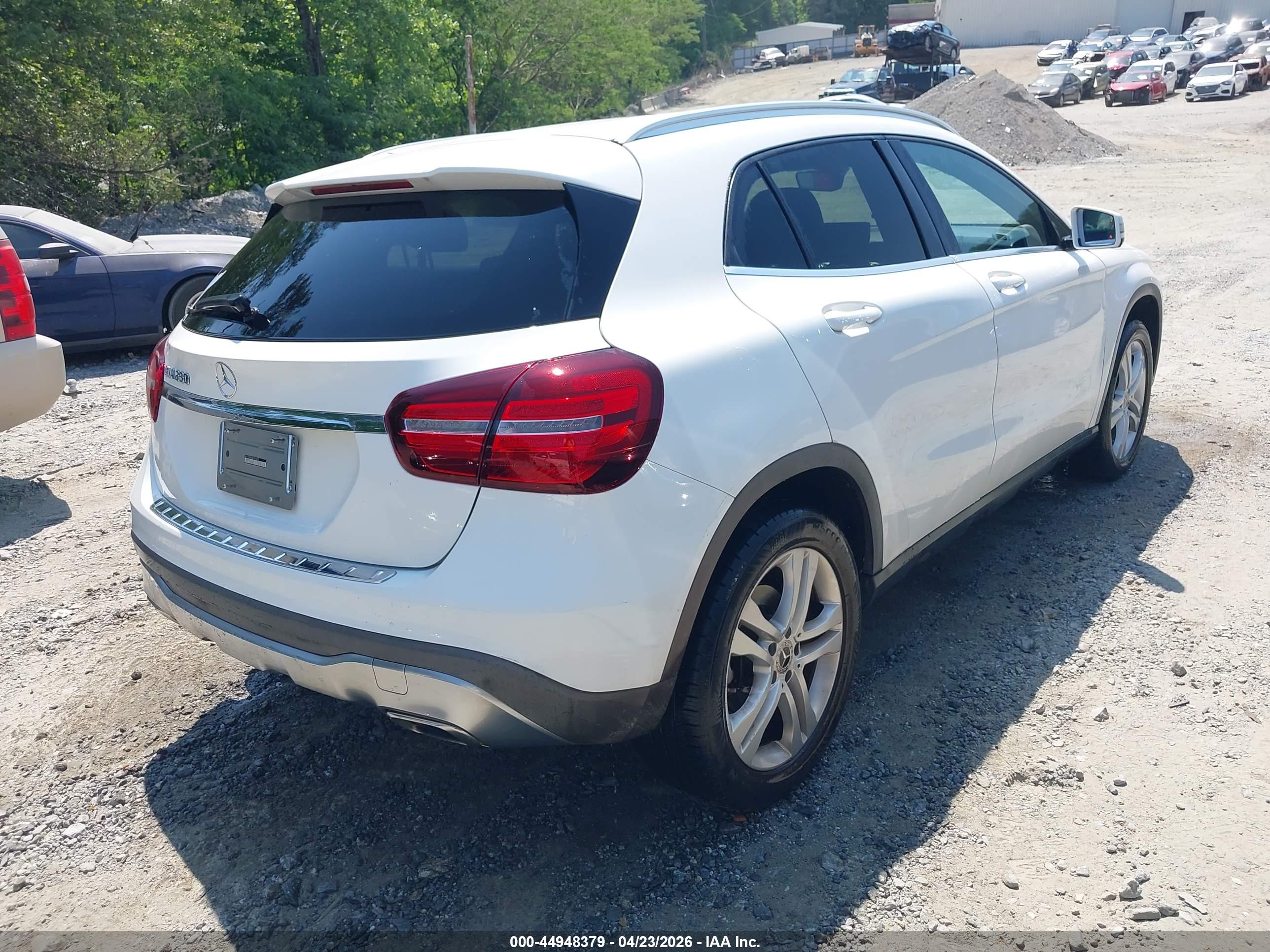 MERCEDES-BENZ GLA image 4