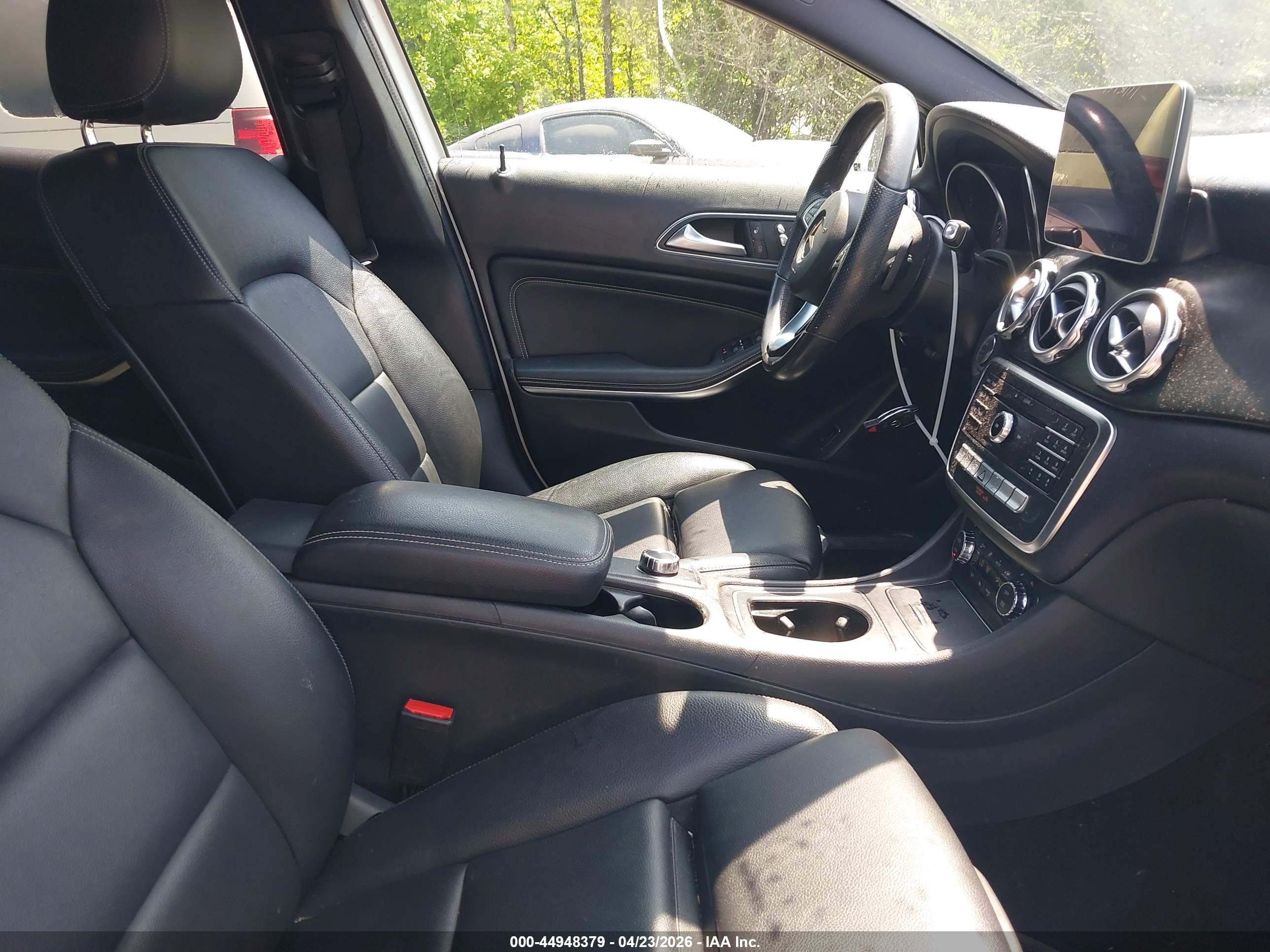 MERCEDES-BENZ GLA image 5