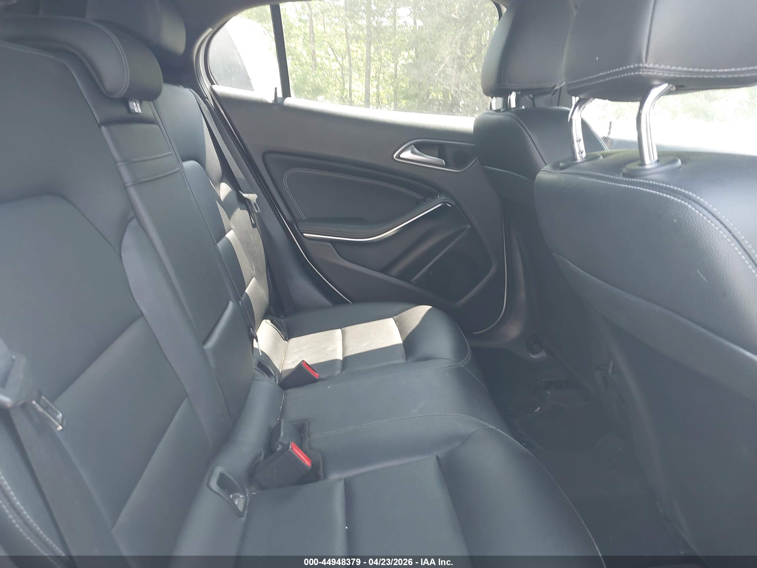 MERCEDES-BENZ GLA image 8