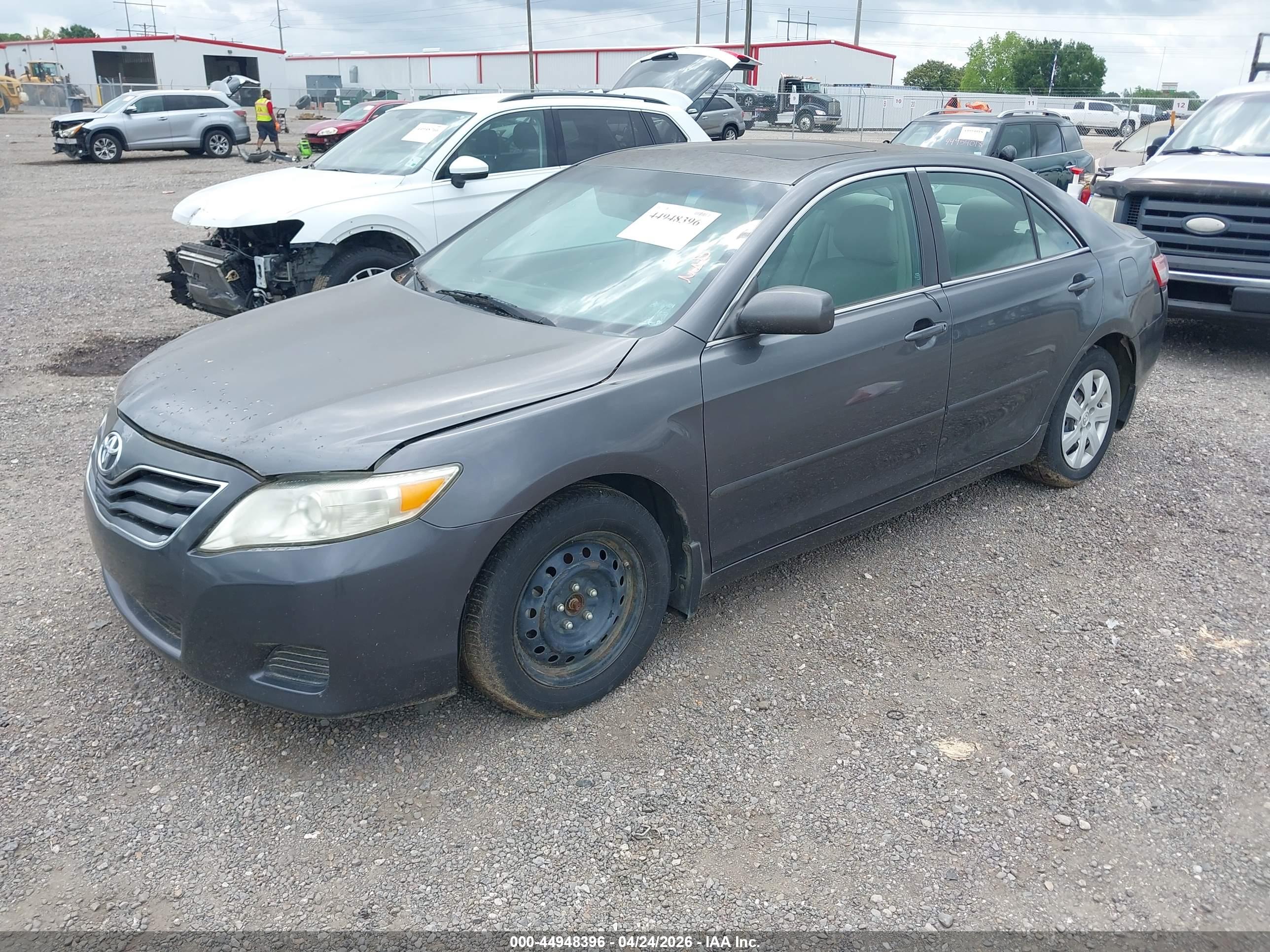 TOYOTA CAMRY image 2