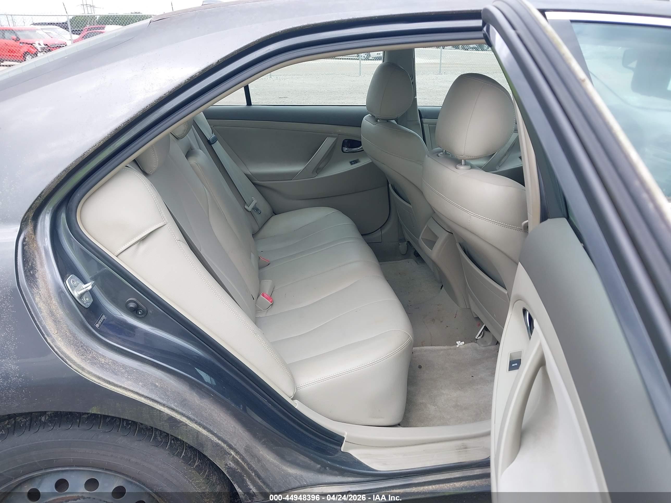 TOYOTA CAMRY image 8