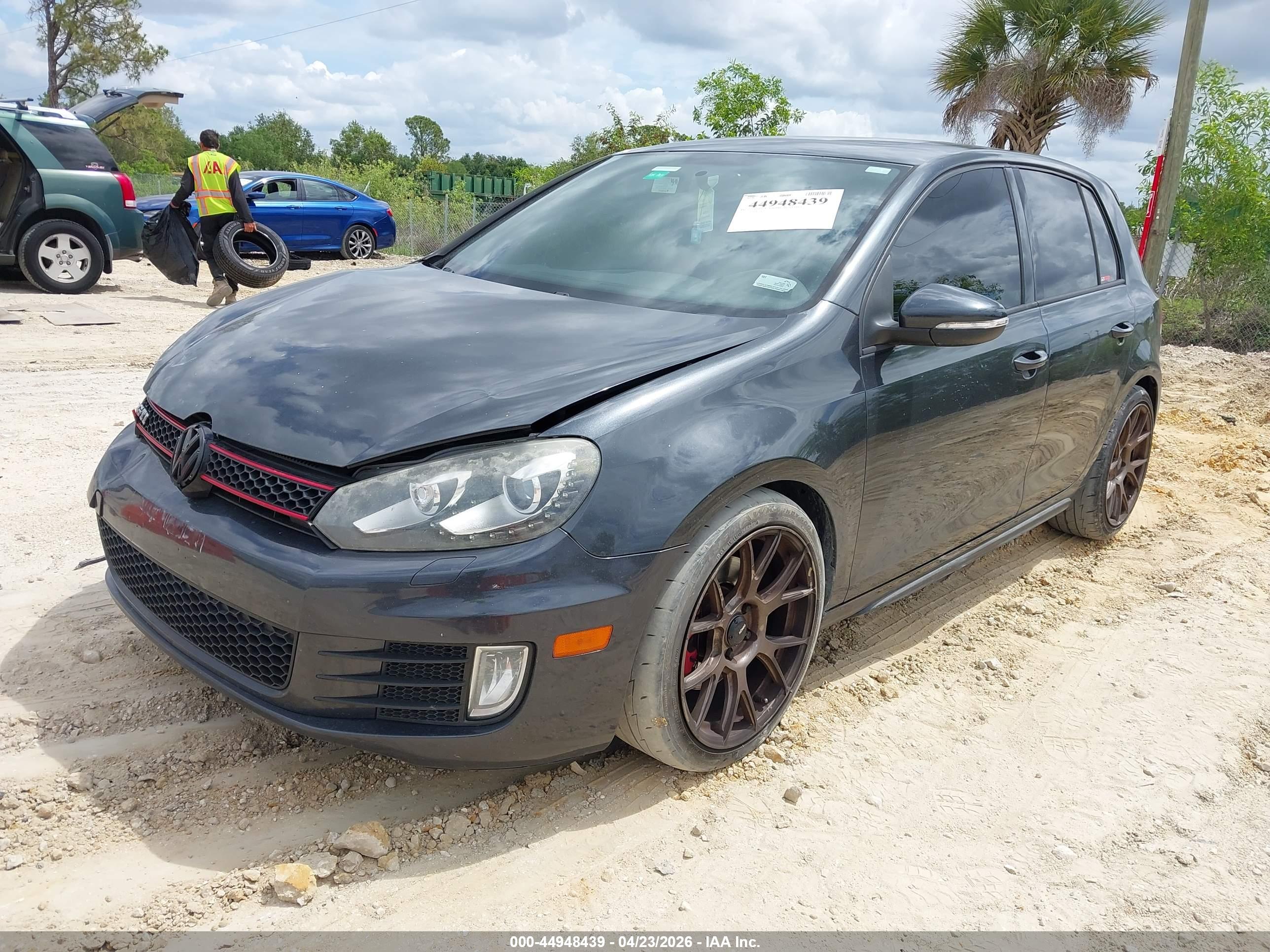 VOLKSWAGEN GTI image 2
