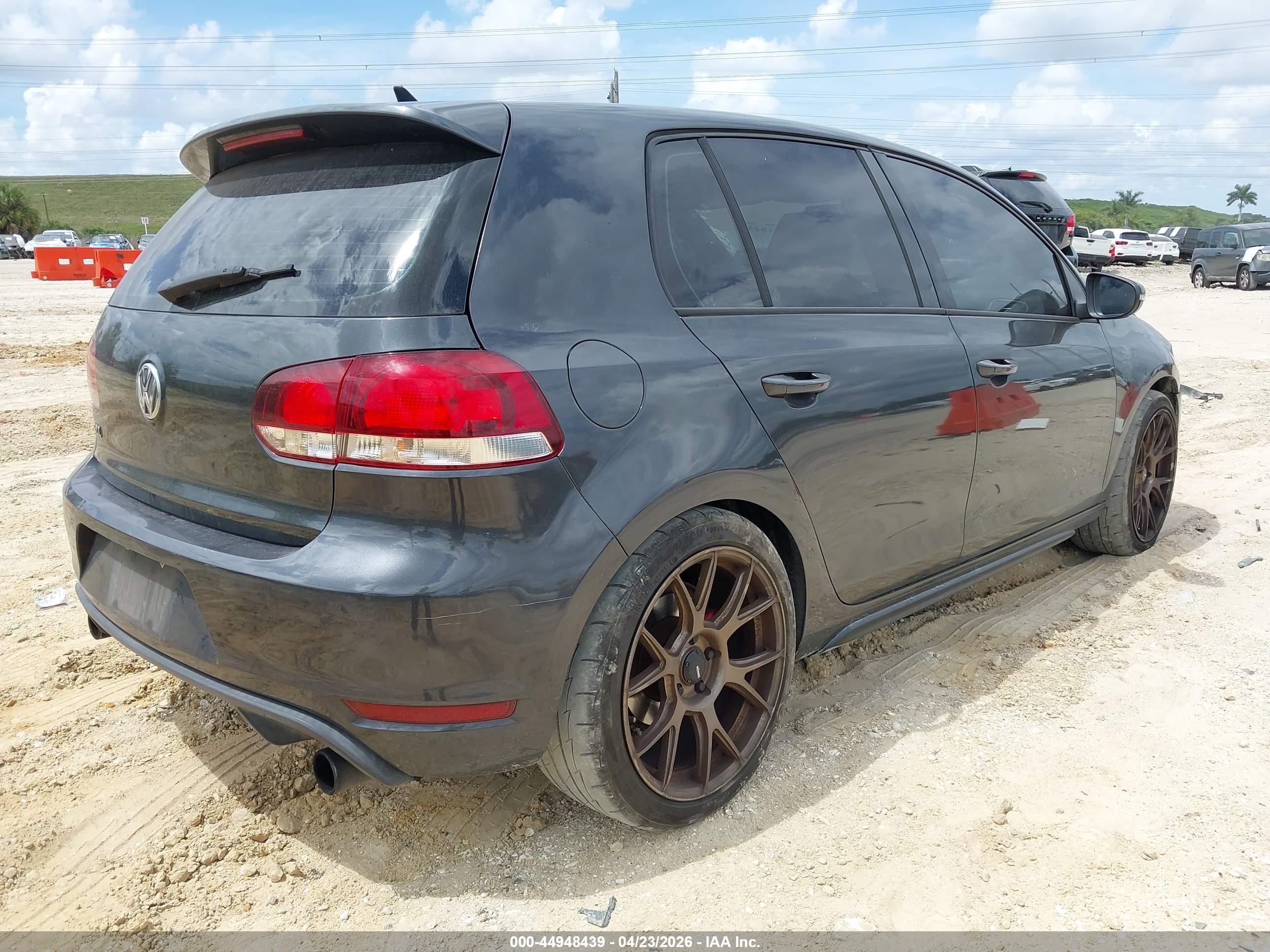 VOLKSWAGEN GTI image 4