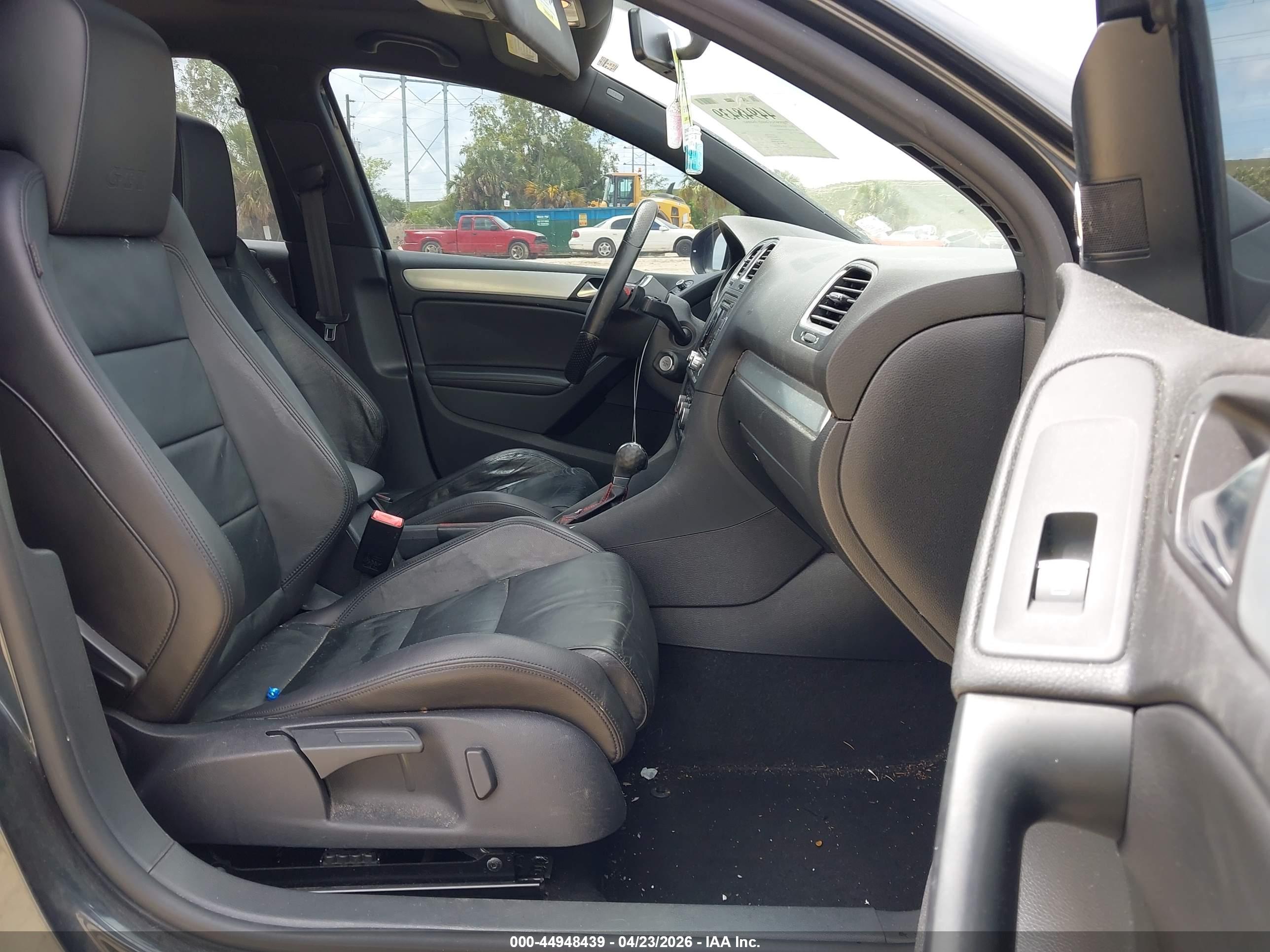 VOLKSWAGEN GTI image 5
