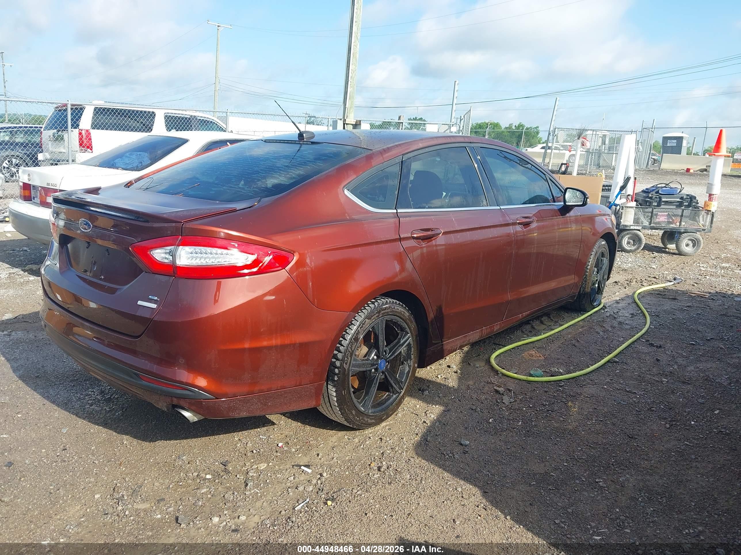 FORD FUSION image 4