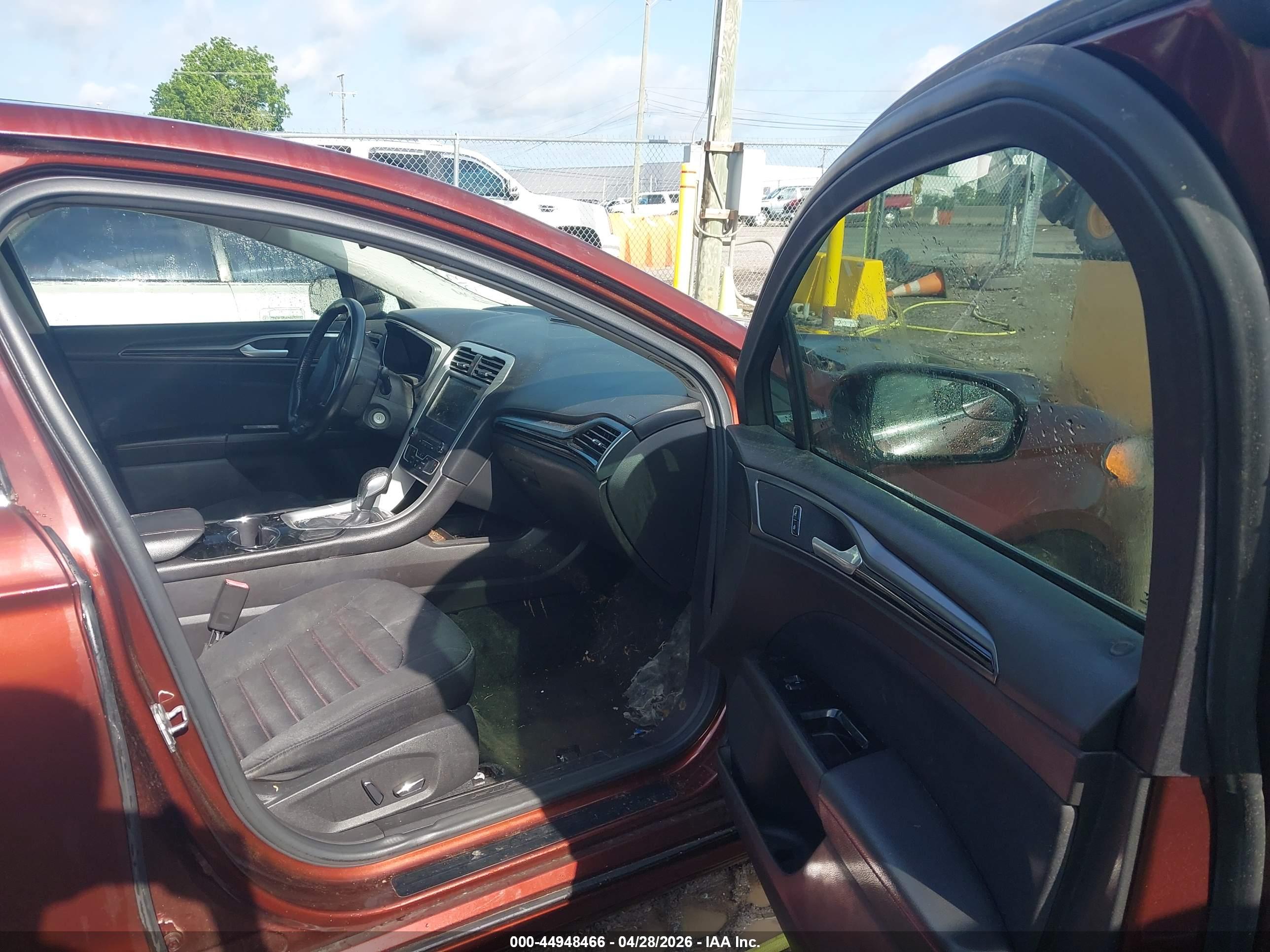 FORD FUSION image 5