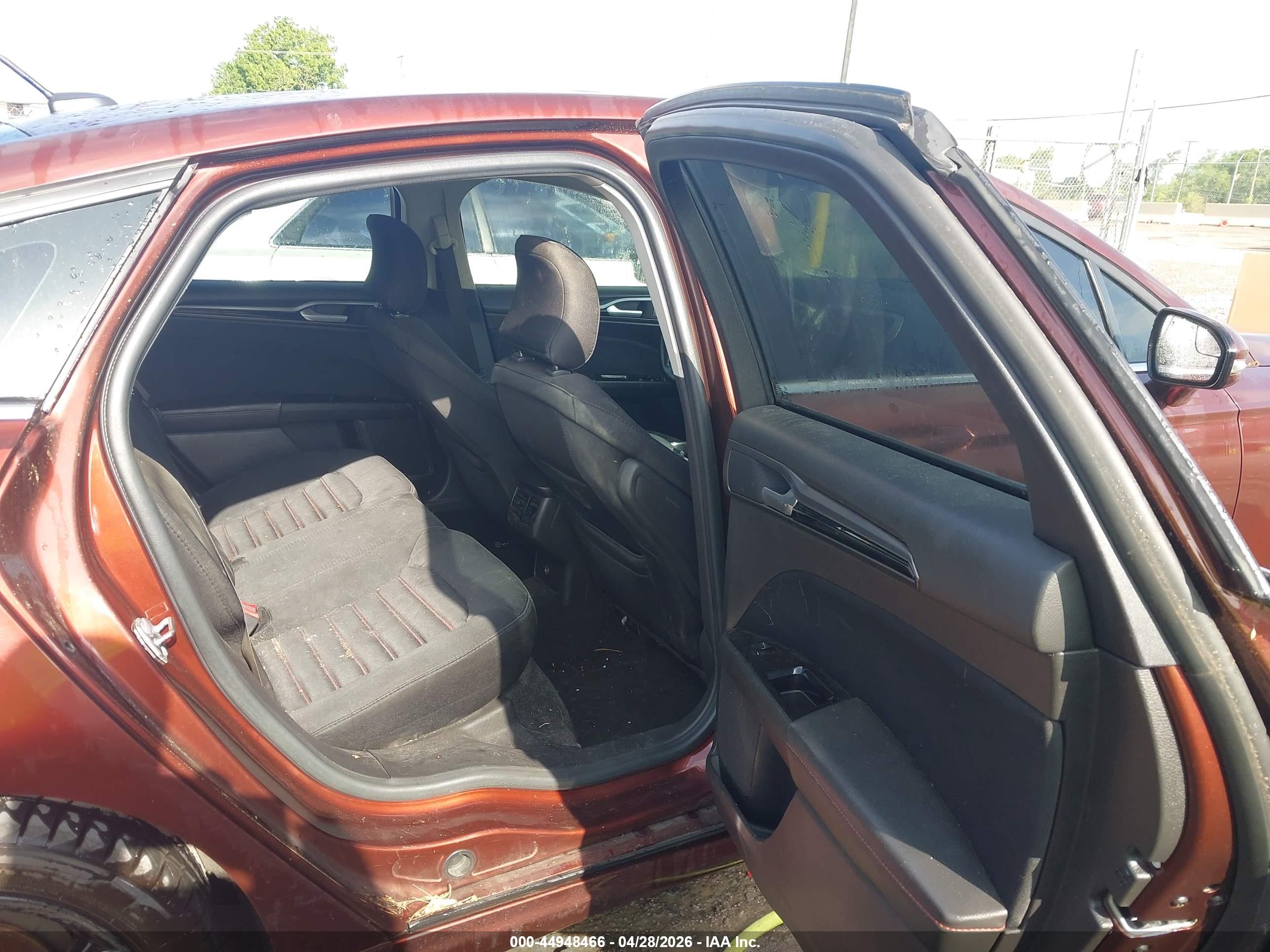 FORD FUSION image 8