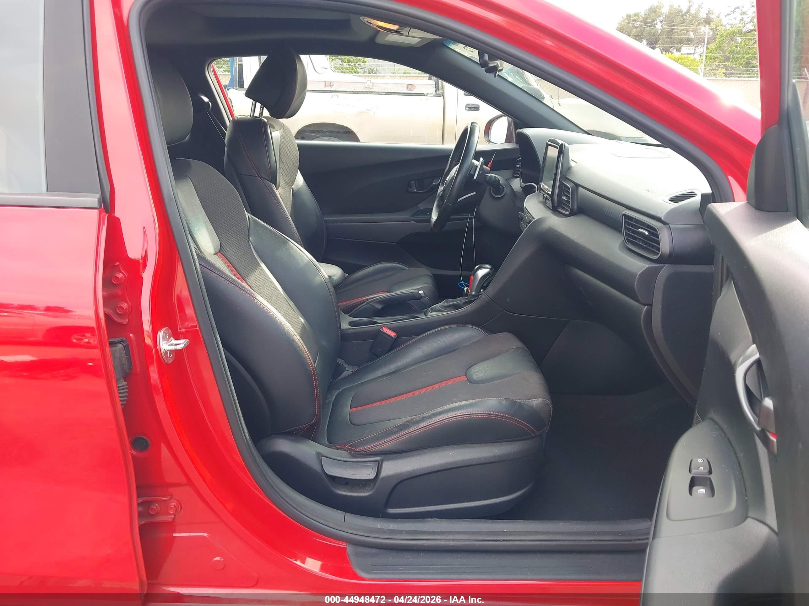 HYUNDAI VELOSTER image 5