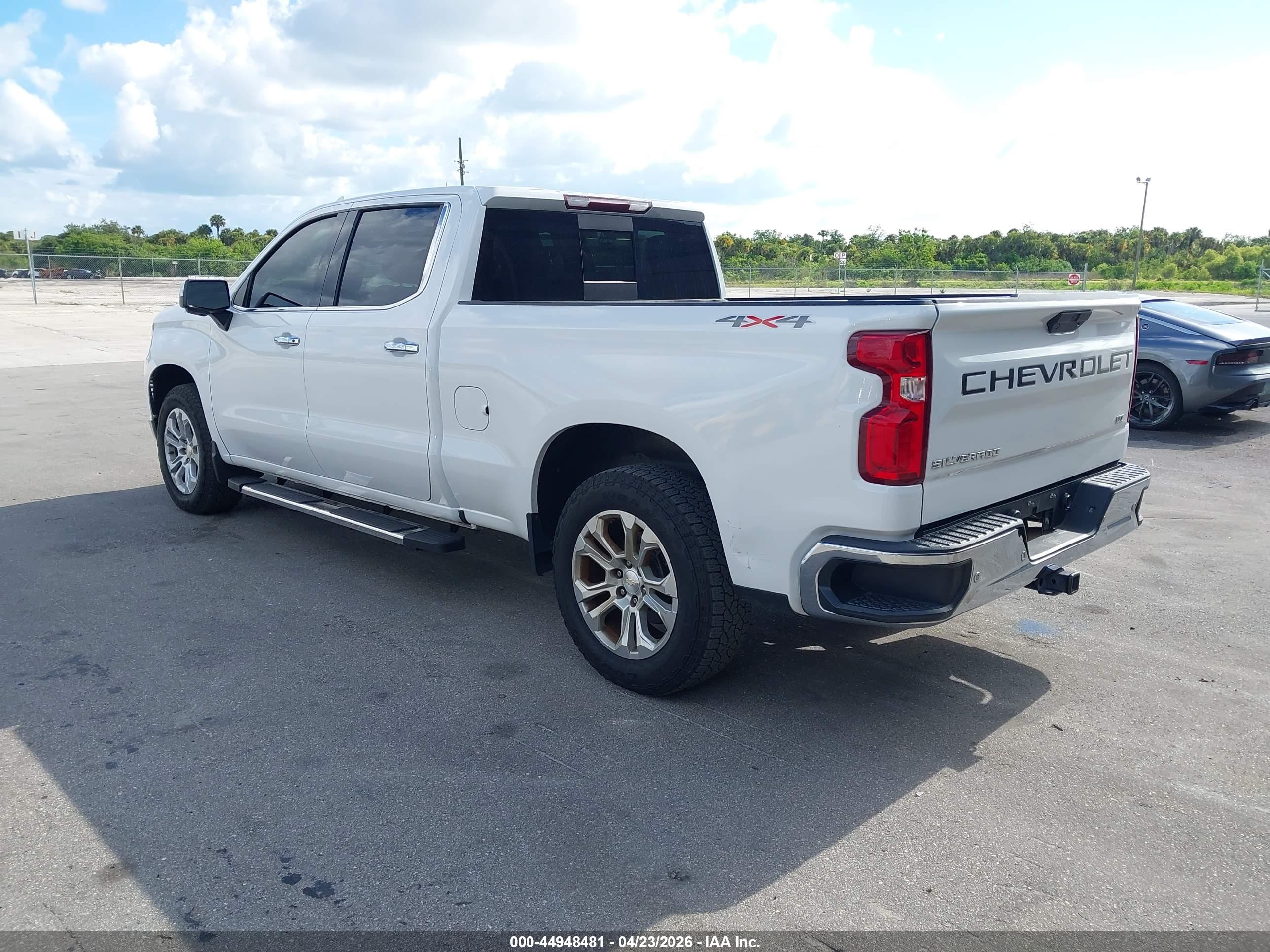CHEVROLET SILVERADO image 3