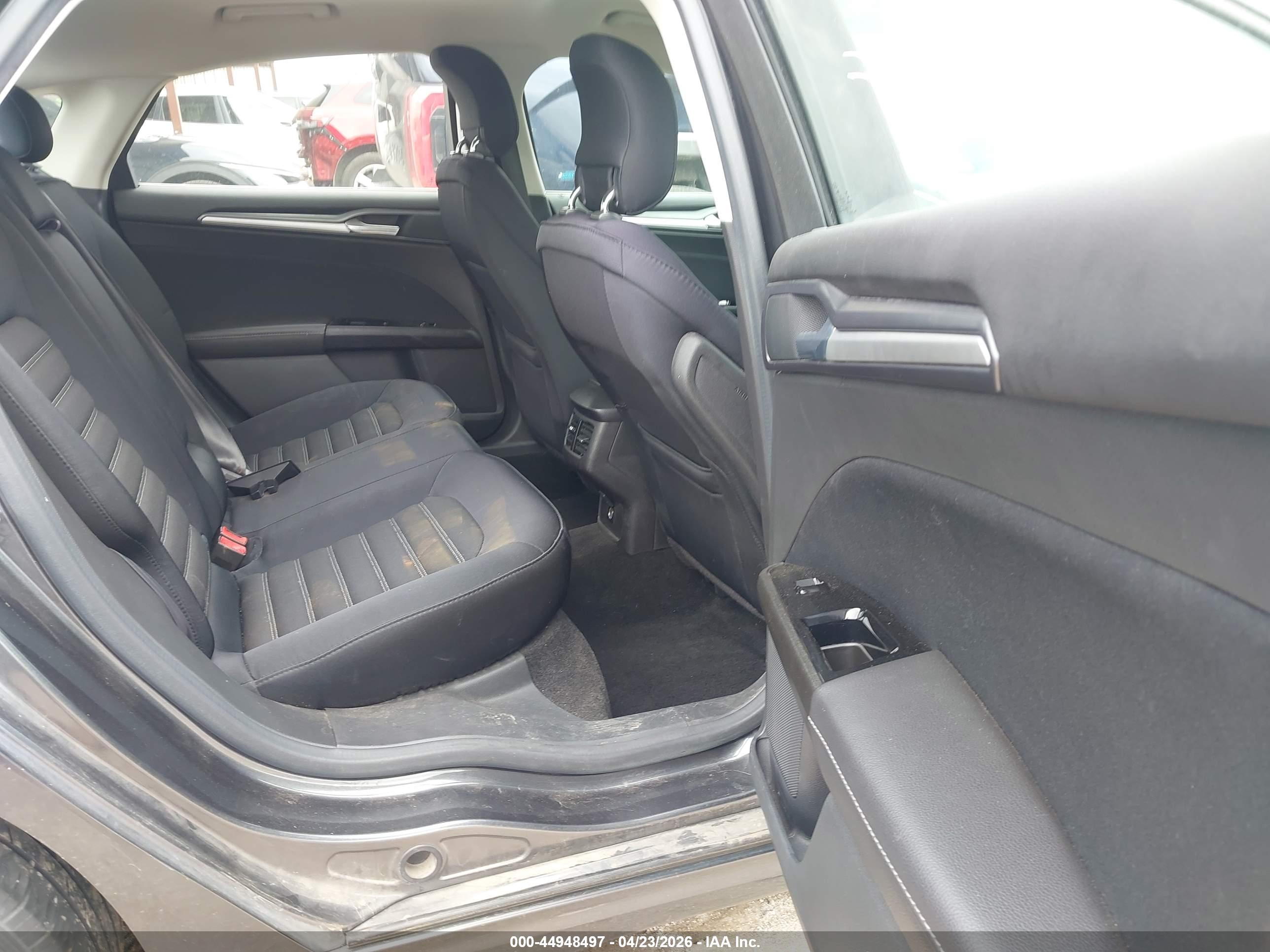 FORD FUSION image 8