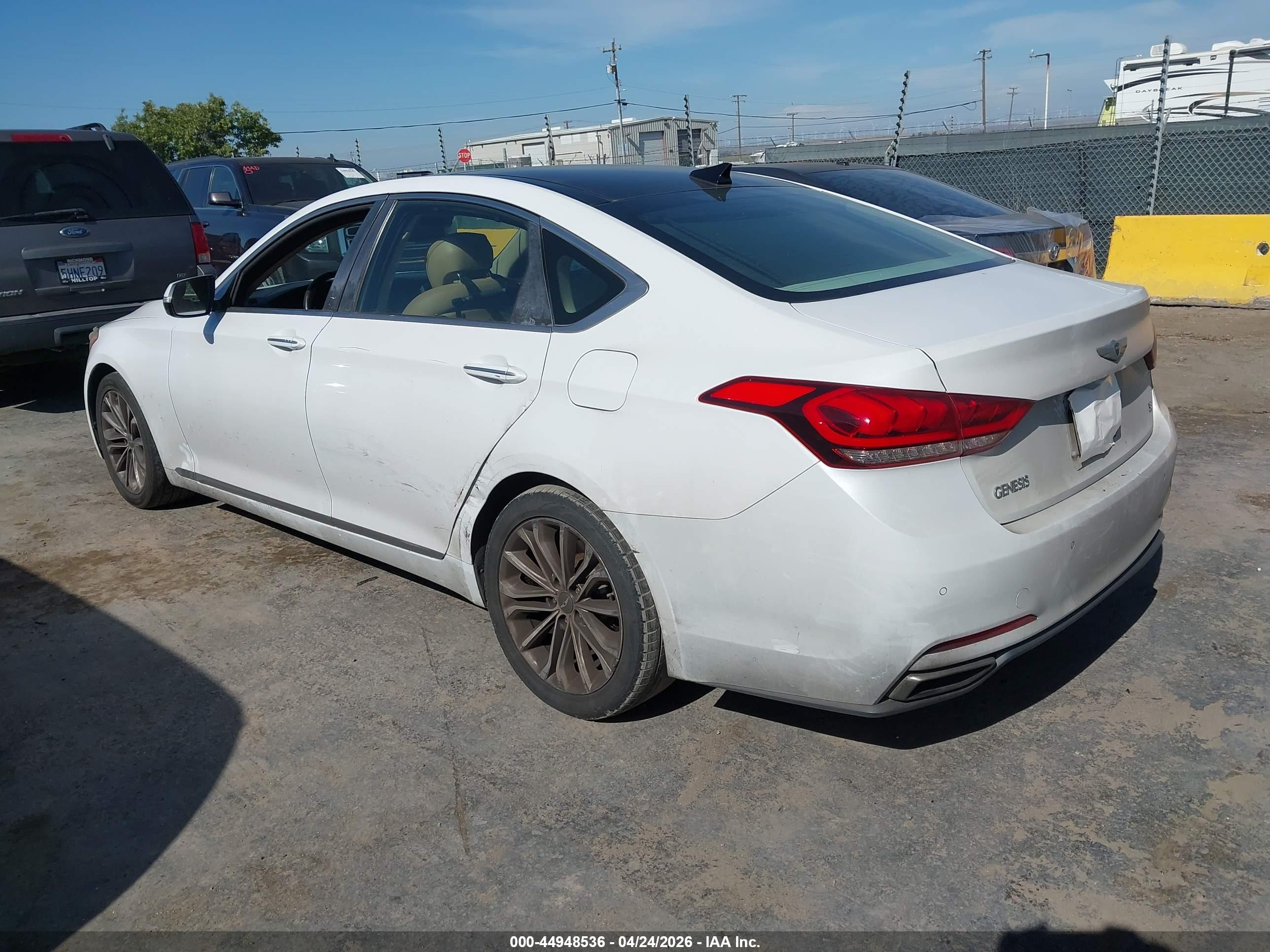 HYUNDAI GENESIS image 3