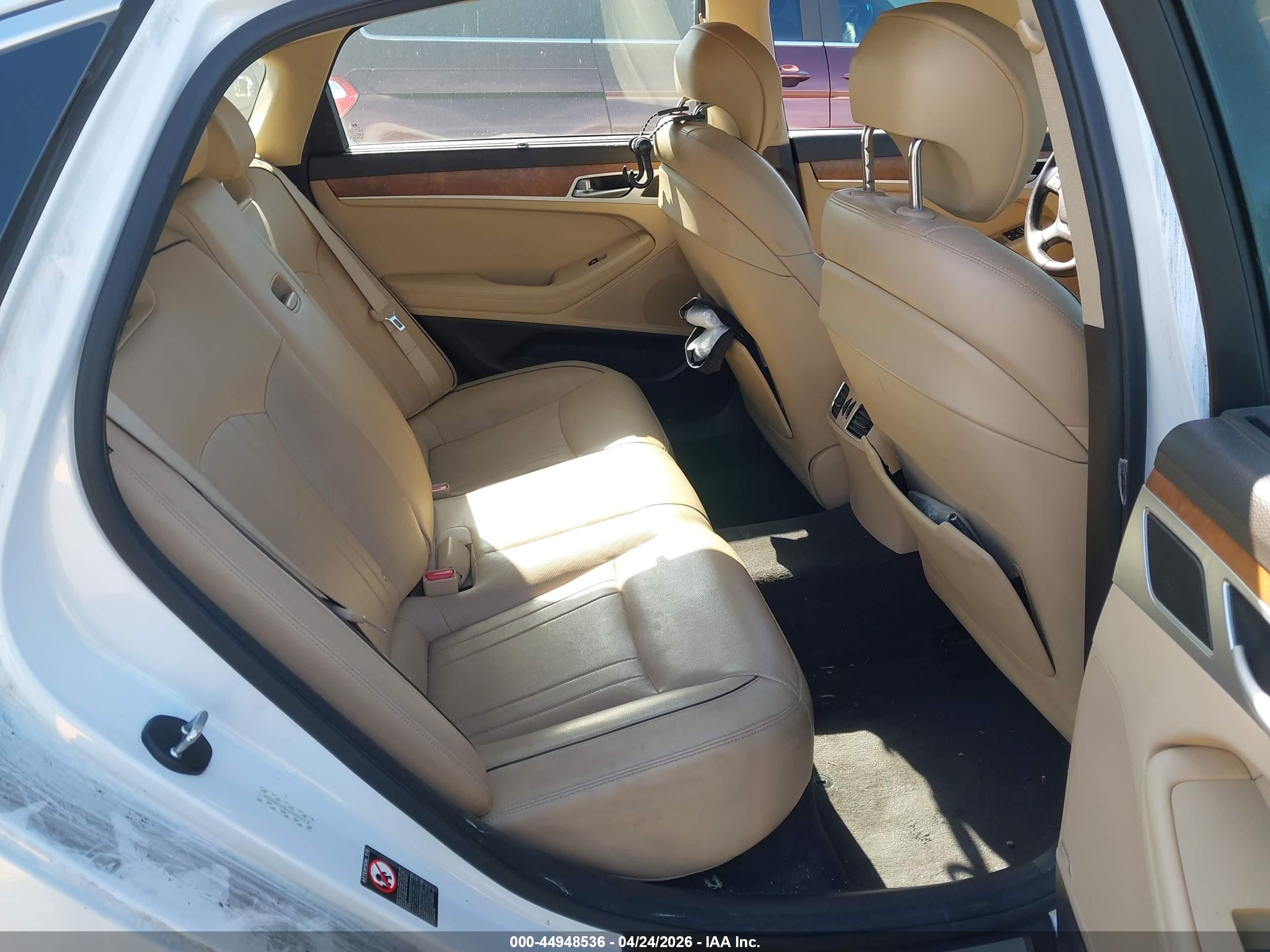 HYUNDAI GENESIS image 8