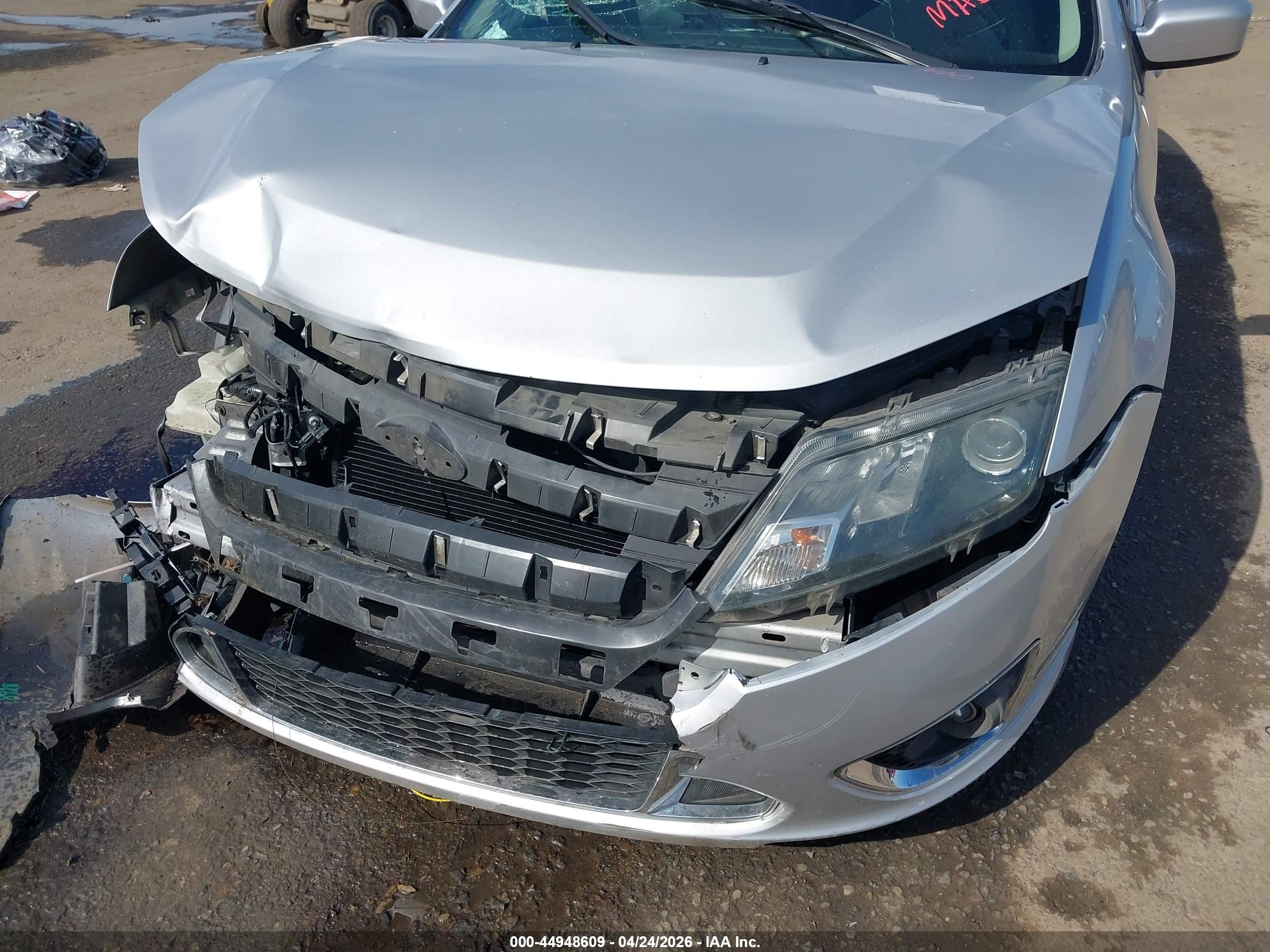 FORD FUSION image 6