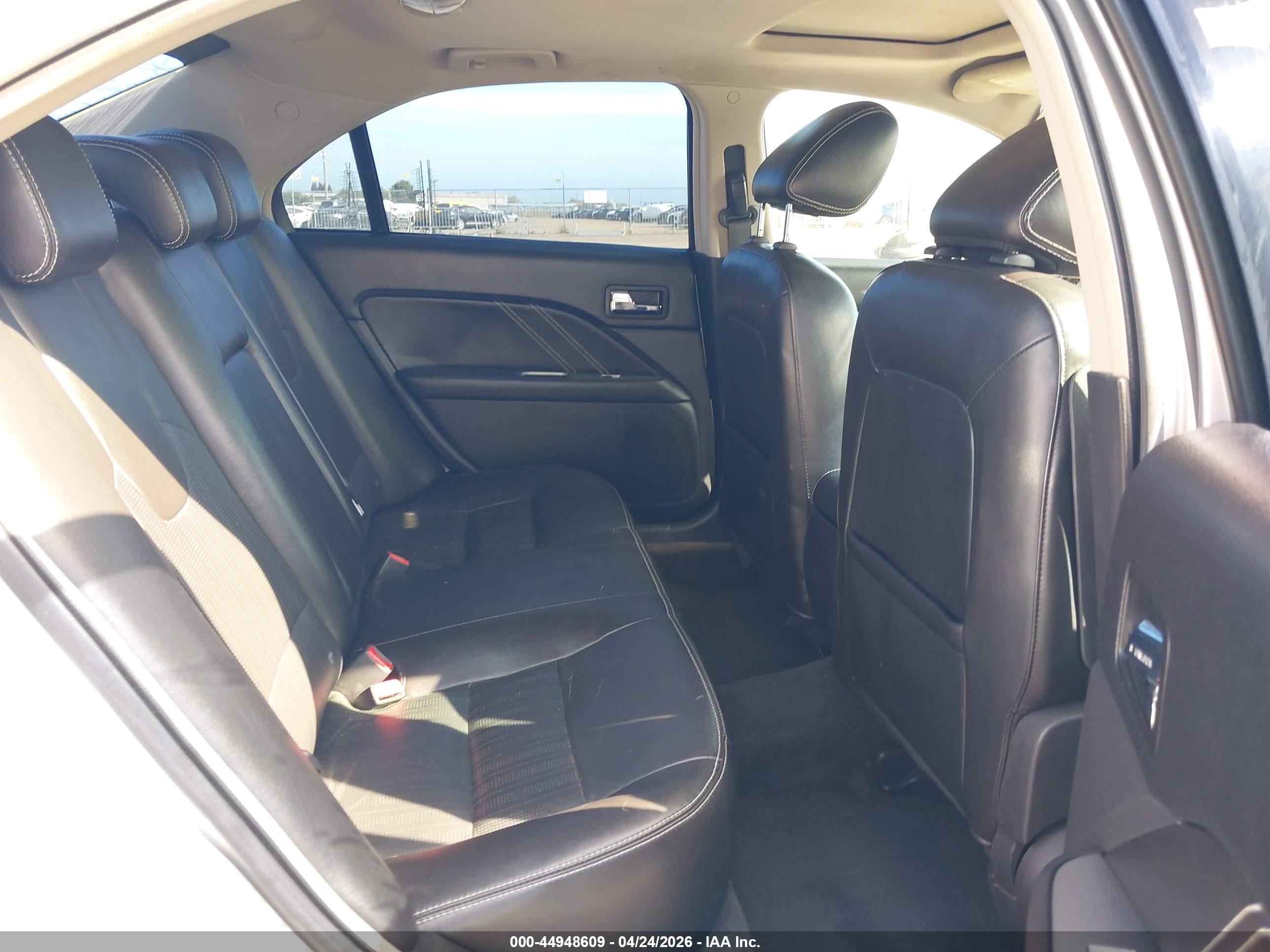 FORD FUSION image 8