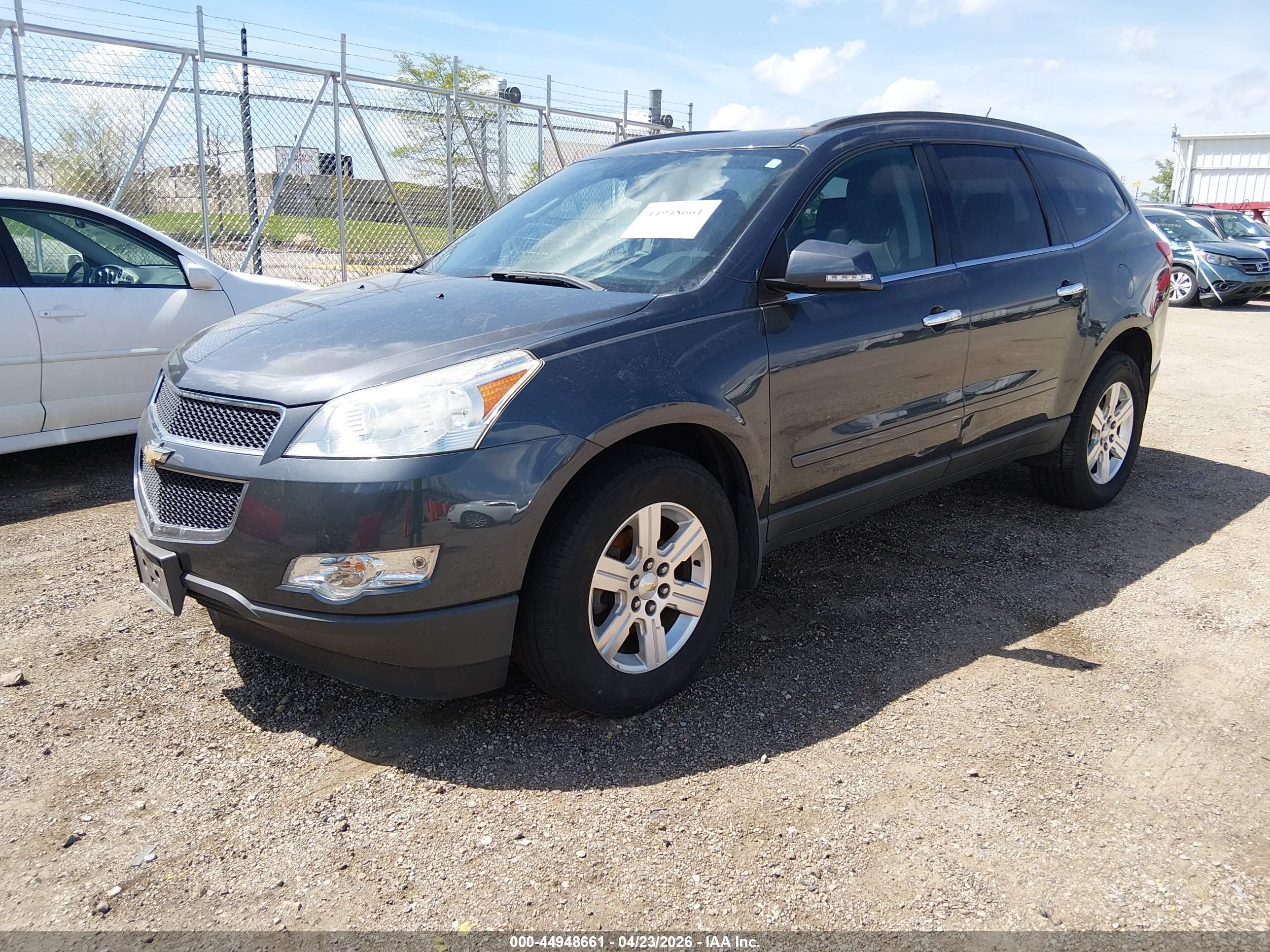 CHEVROLET TRAVERSE image 2