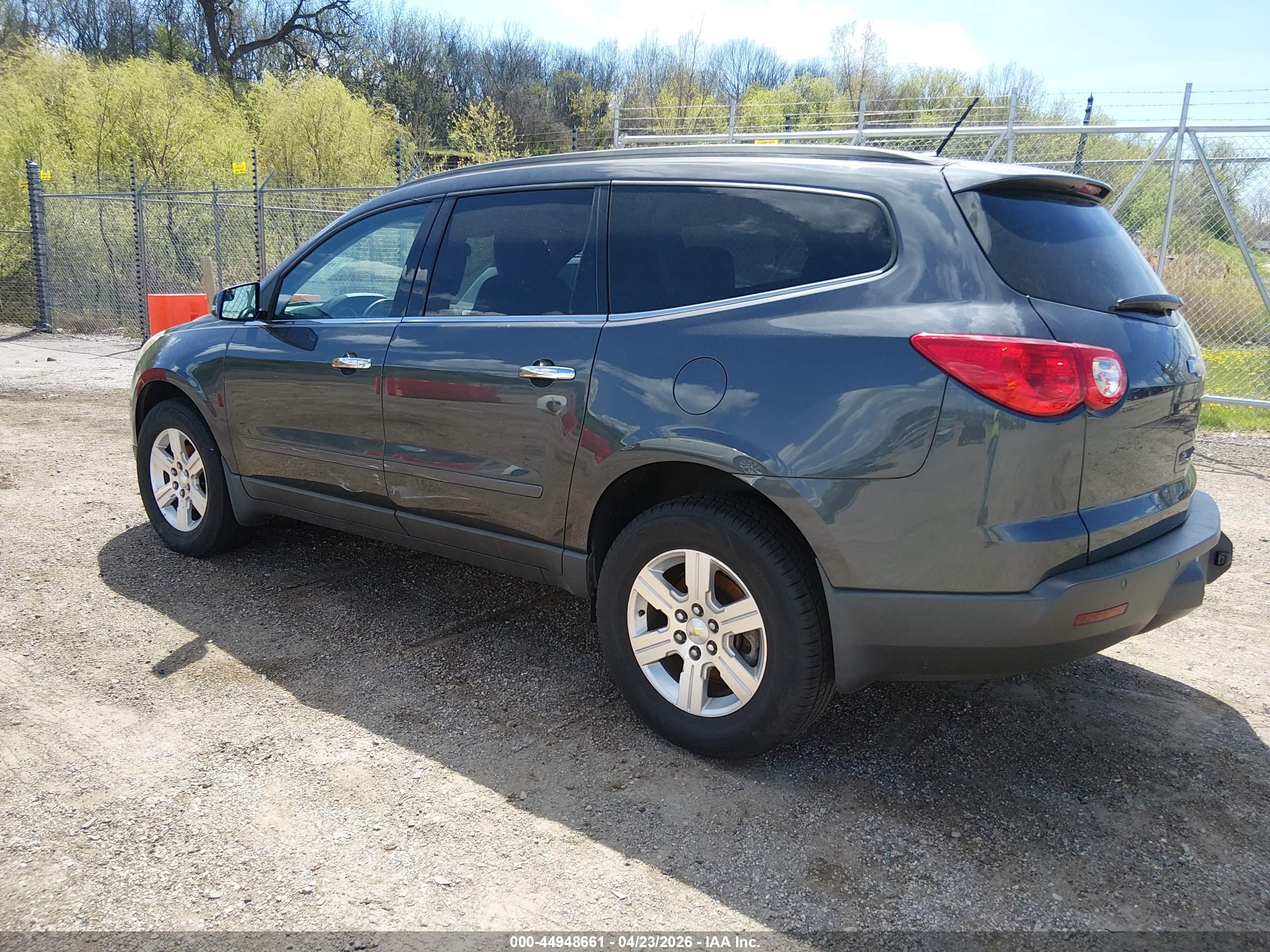 CHEVROLET TRAVERSE image 3