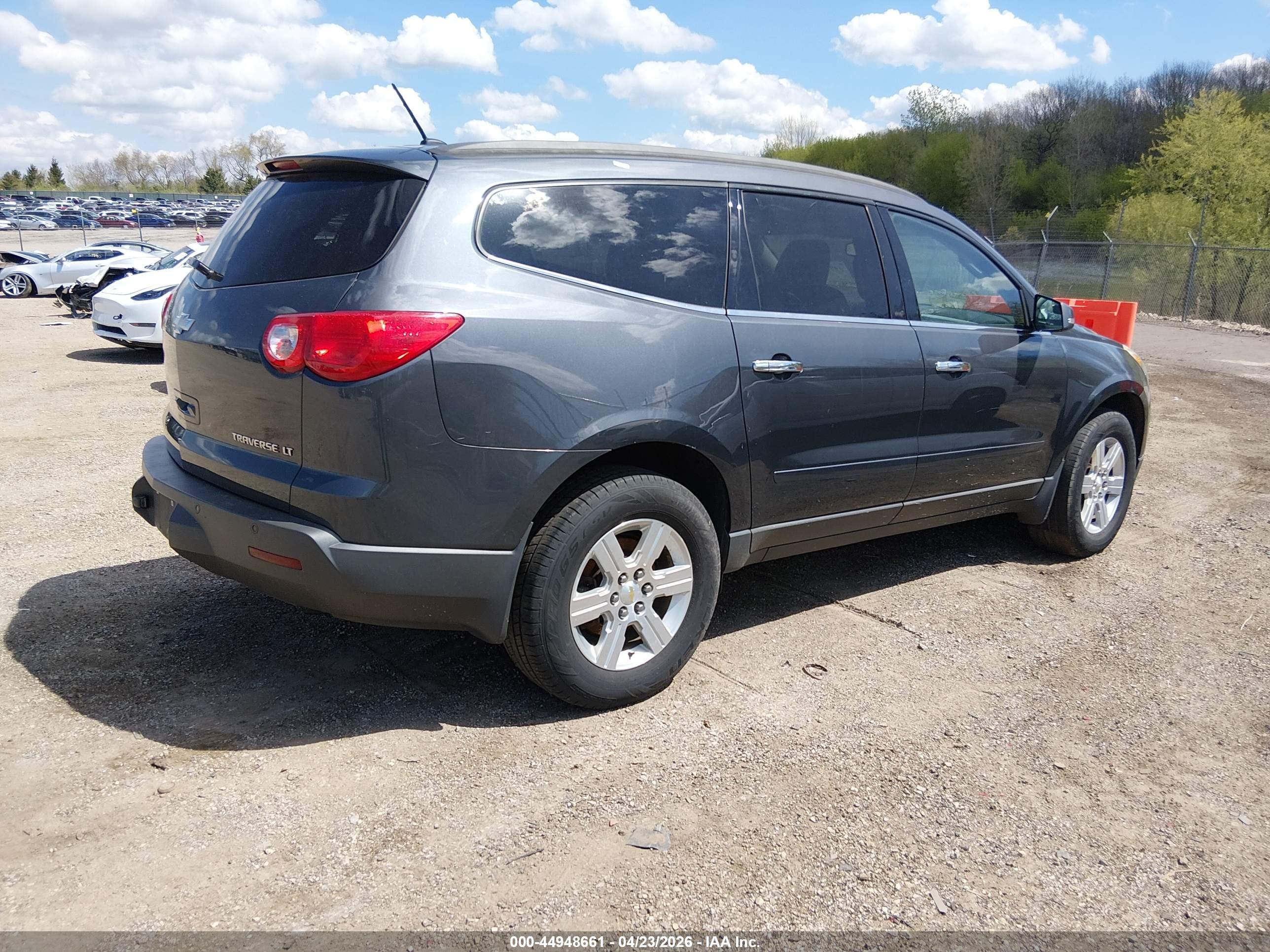 CHEVROLET TRAVERSE image 4