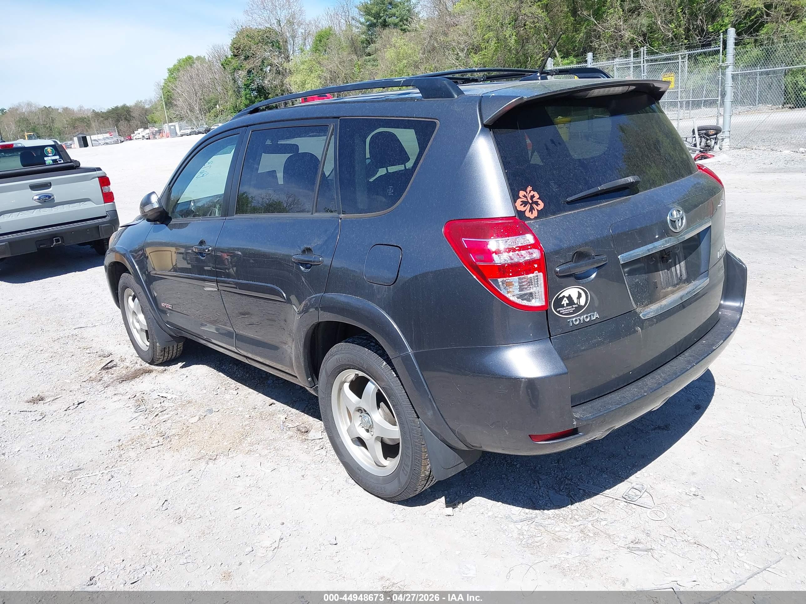 TOYOTA RAV4 image 3
