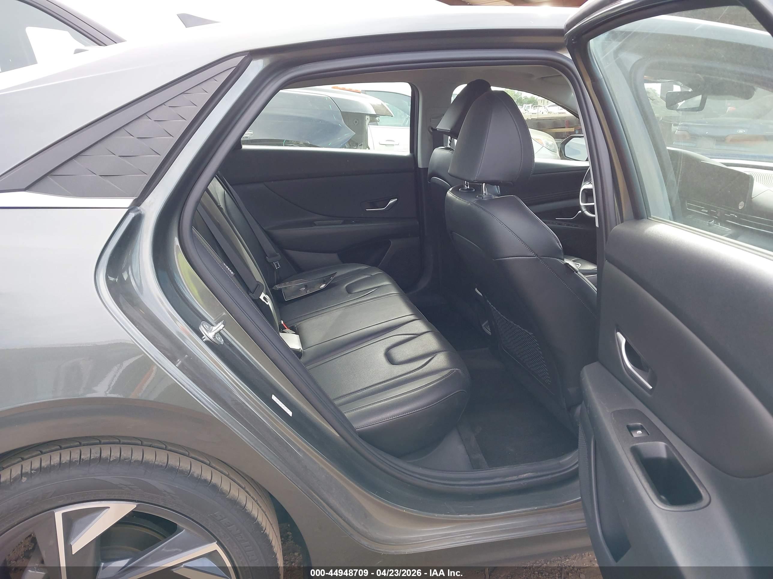 HYUNDAI ELANTRA image 8
