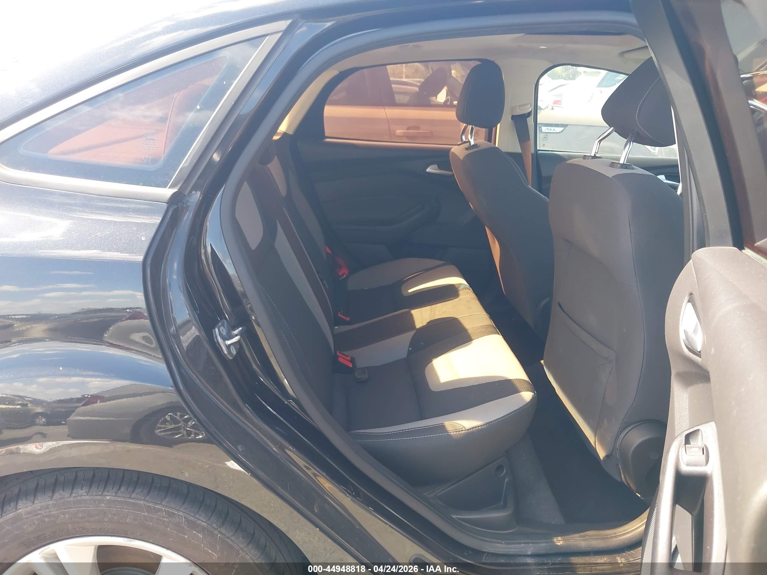 FORD FOCUS image 8