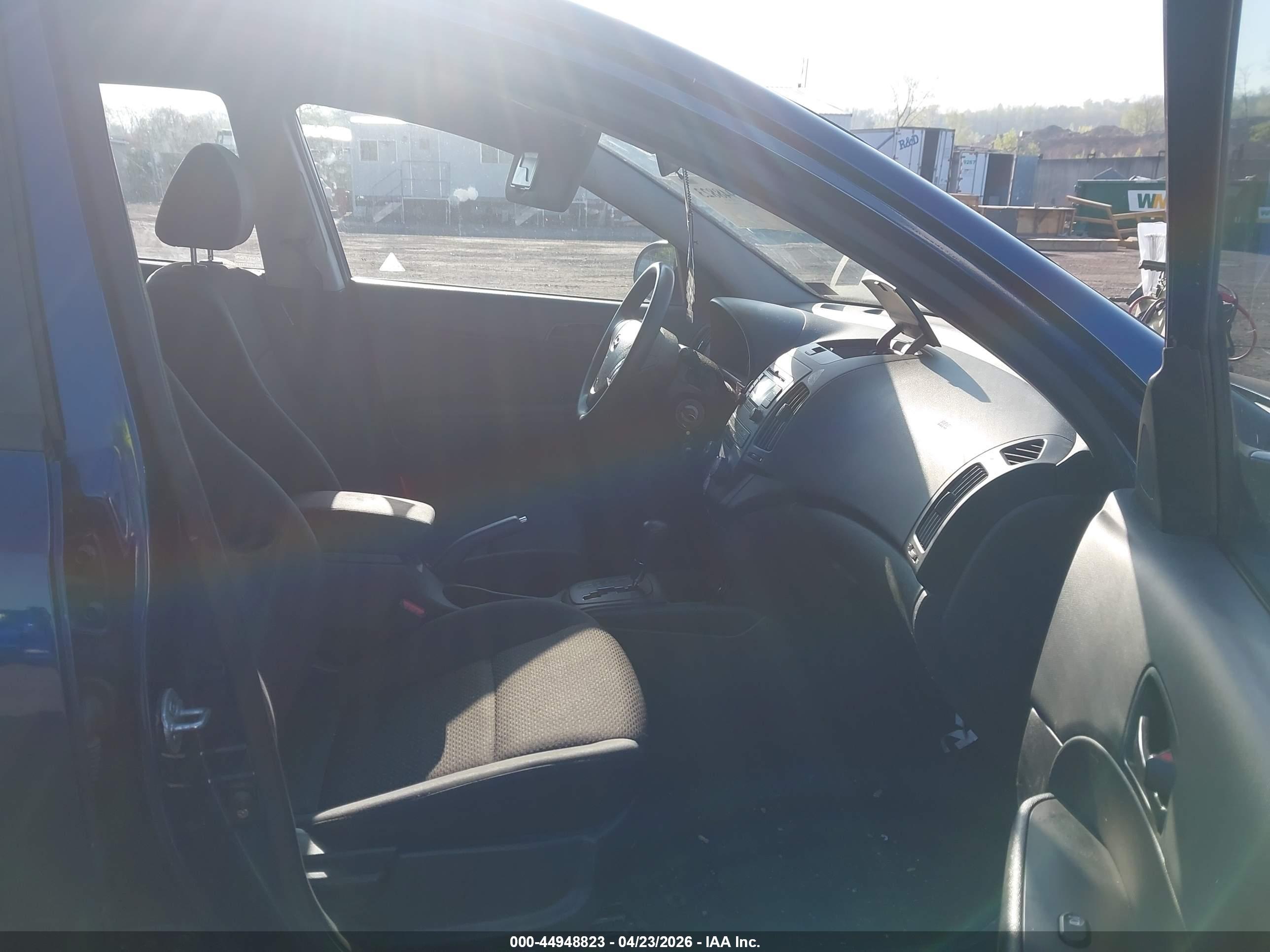 HYUNDAI ELANTRA image 5