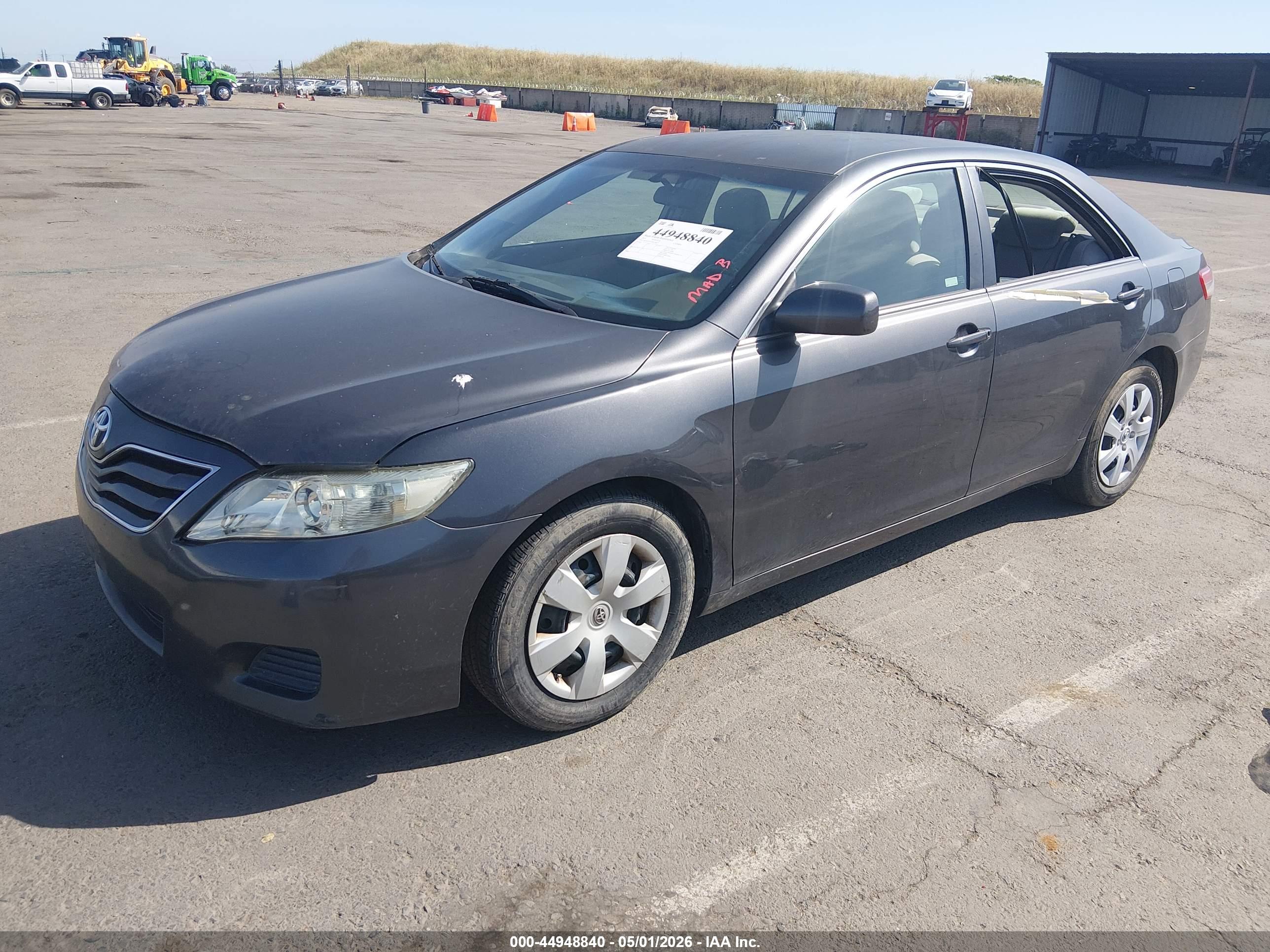 TOYOTA CAMRY image 2