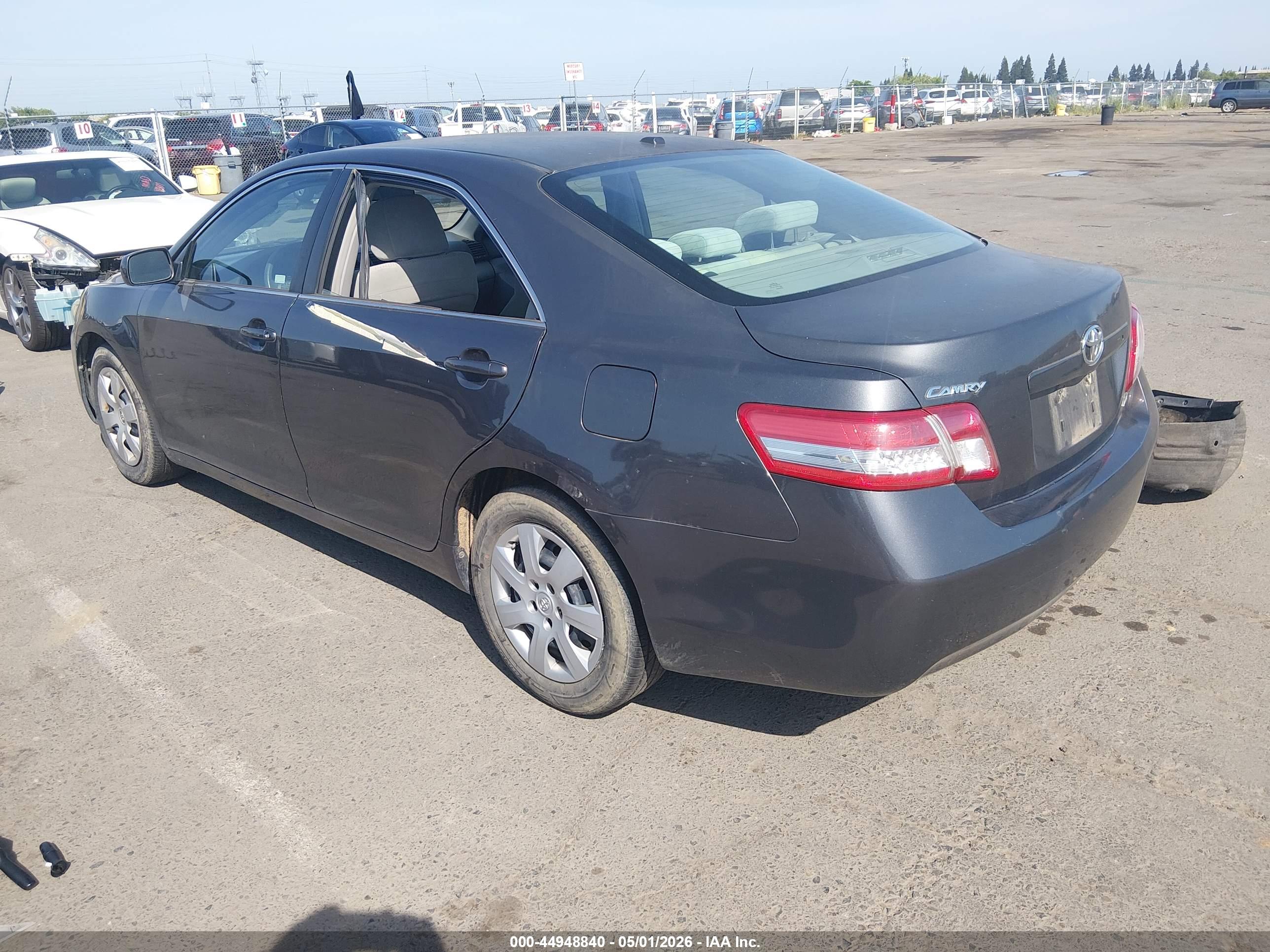 TOYOTA CAMRY image 3