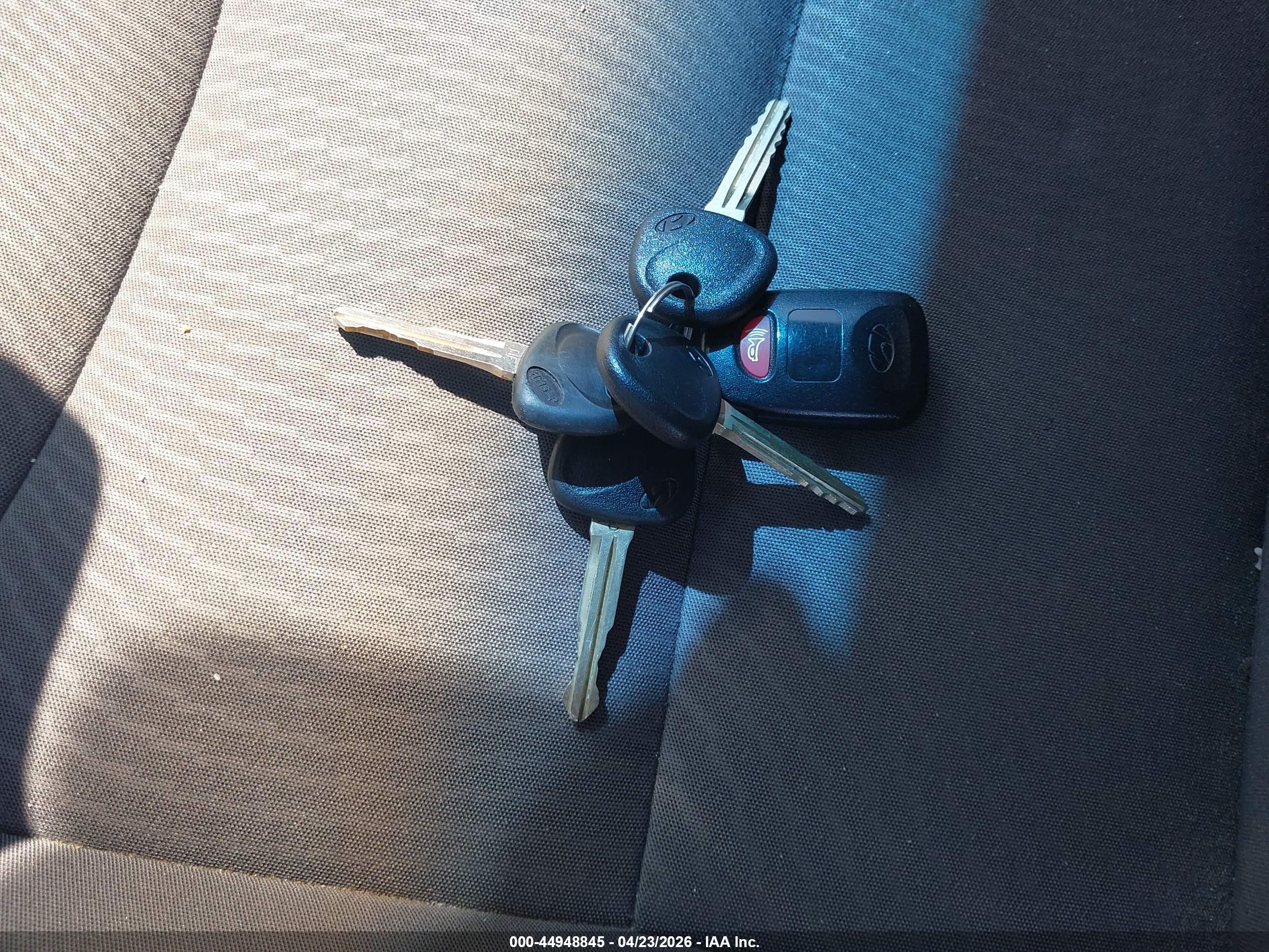 HYUNDAI ELANTRA image 11